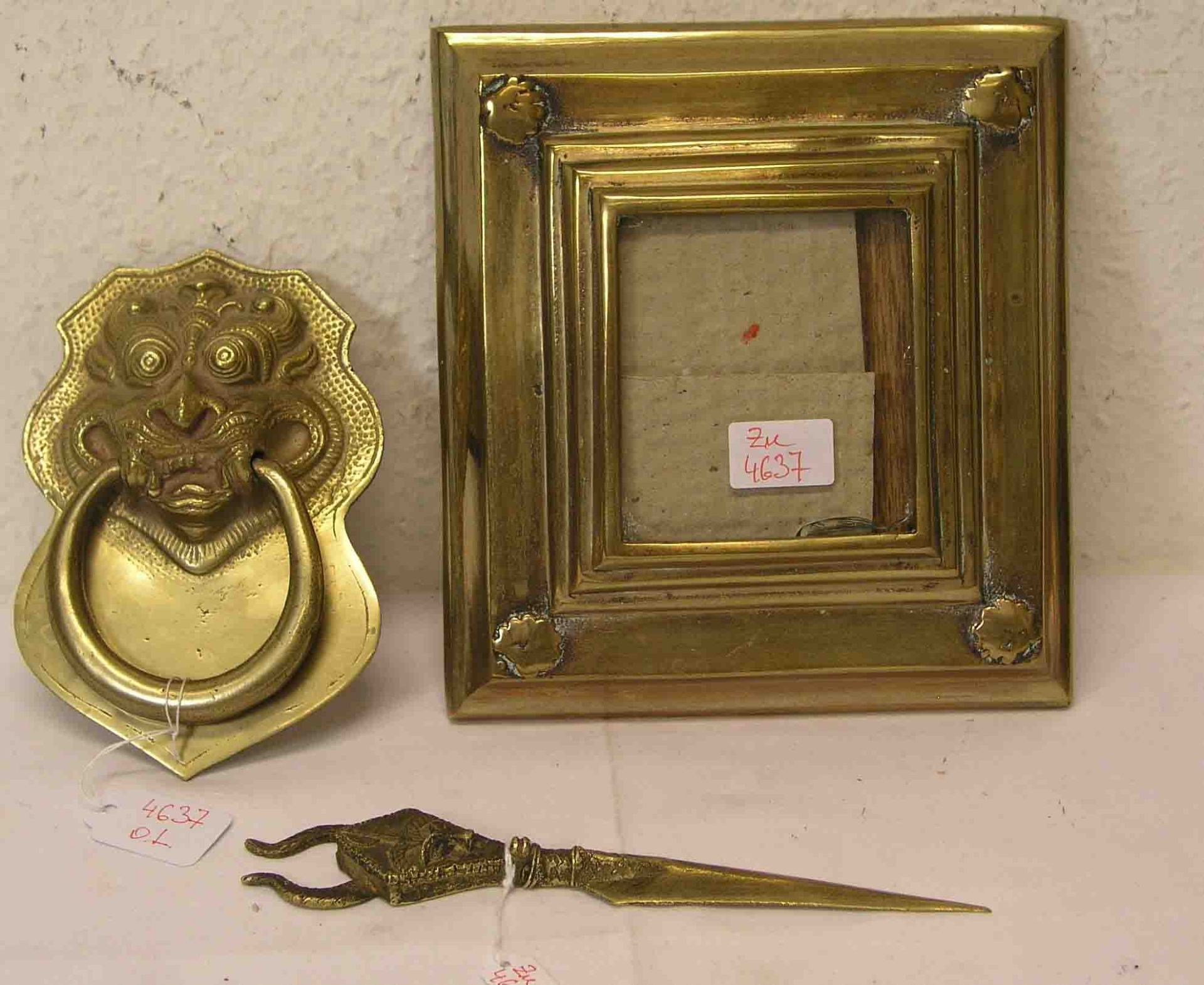 Türklopfer, stilisierter Löwenkopf, Messing, 15 x 10cm. Dazu:Brieföffner und