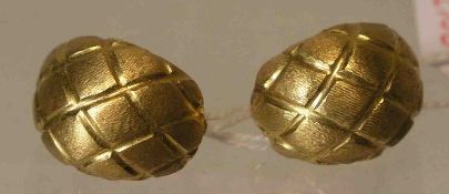 Paar Ohrclipse. 18 kt. Gold. Ovale, gewölbte Form mit strukturierter Oberfläche. 14,2