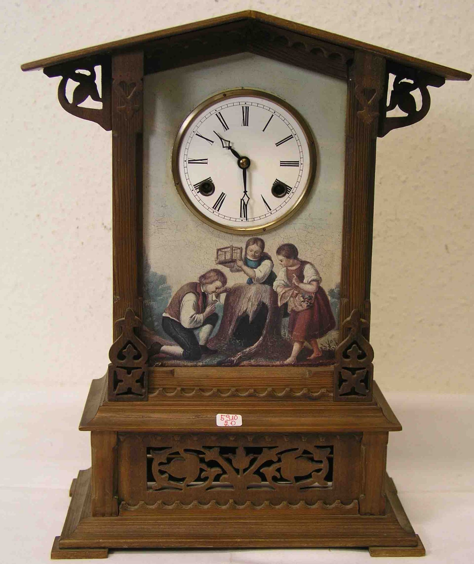 Bäuerliche Tischuhr, um 1930. Holzgehäuse. Uhrenfront mit Farbdruck. E.Z. mit römischen