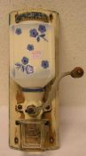 Wand-Kaffeemühle. Keramik-Behälter "Leinbrock's Ideal", Höhe: 33cm; Alters- und