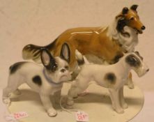 Drei Hunde: Französische Bulldogge, Foxterrier und Collie. Porzellan. eine Figur