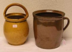 Bügeltopf, Thurnauer Keramik, Höhe: 29cm und Henkeltopf mit brauner Glasur, Höhe: 23cm.