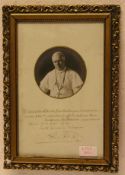 Fotografie Papst Pius X. (1903 - 1914) mit Widmung und Unterschrift, dat. 1912. 29 x 18cm,