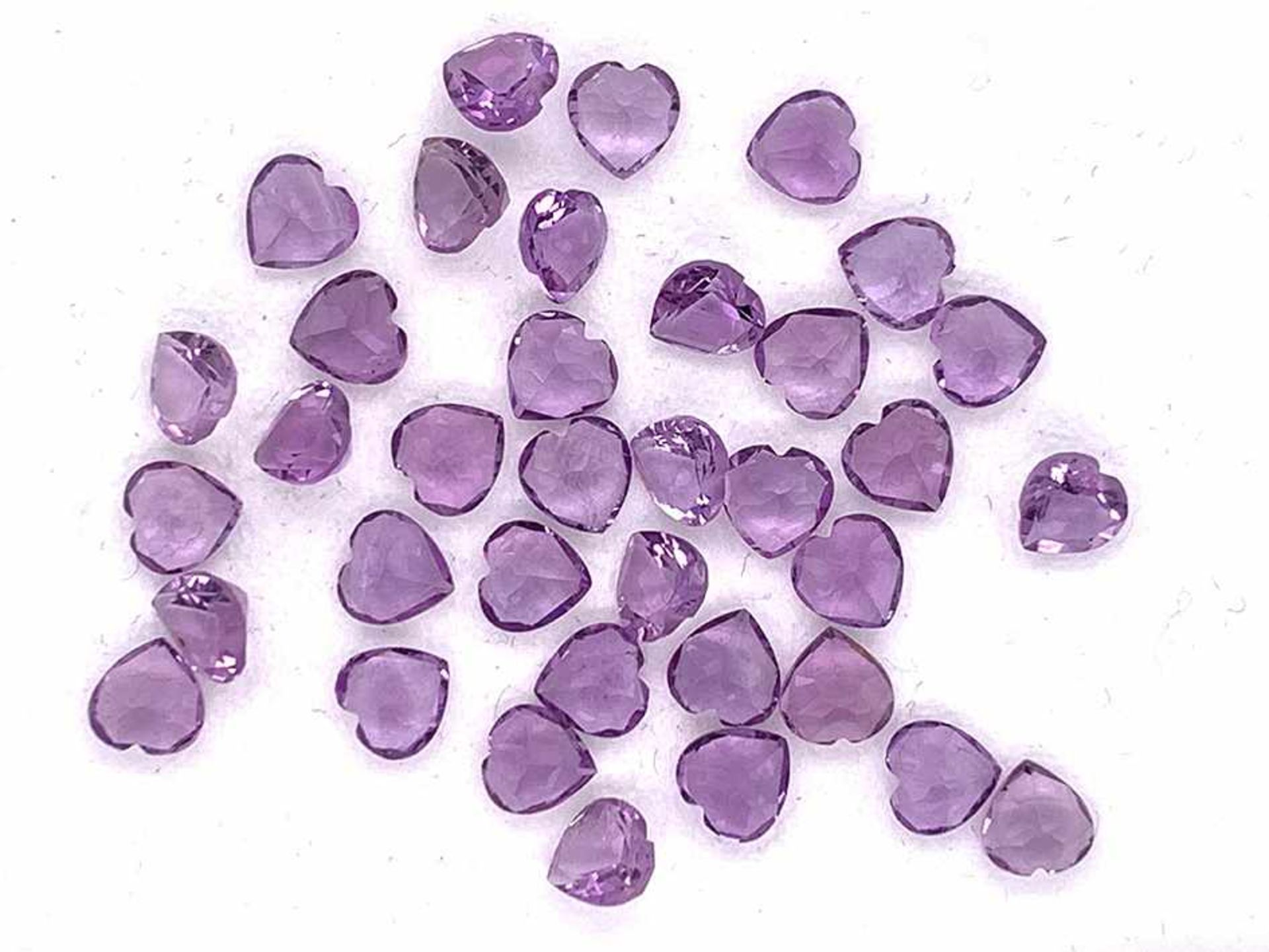 Lot. Amethysten 14,56 ct. Herz Formen, facettiert, ca. 5,00 x 5,00 mm Schätzwert 400 €