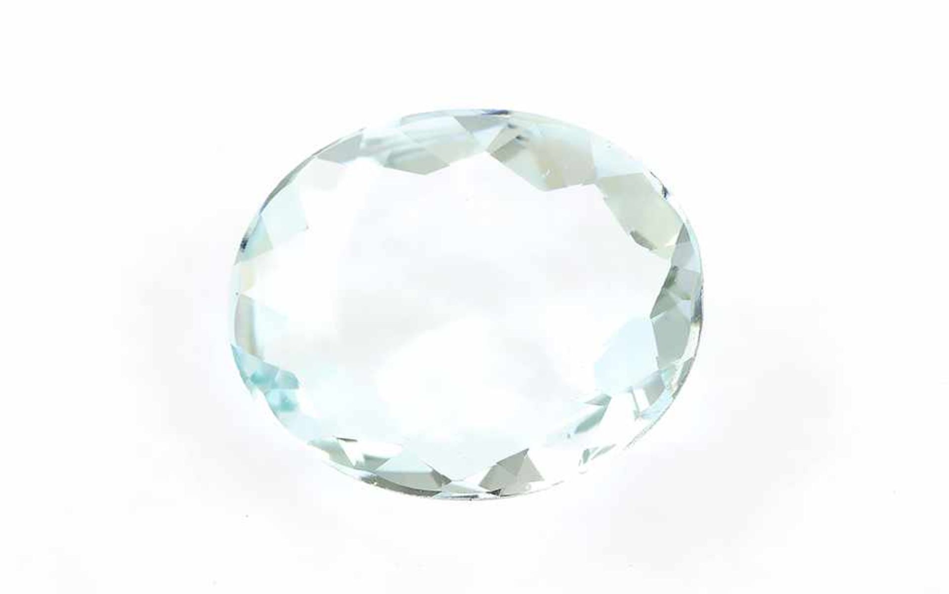 Aquamarin 14,84 ct. oval, facettiert, 20,54 x 17,30 h 7,22 mm Schätzwert 650 €