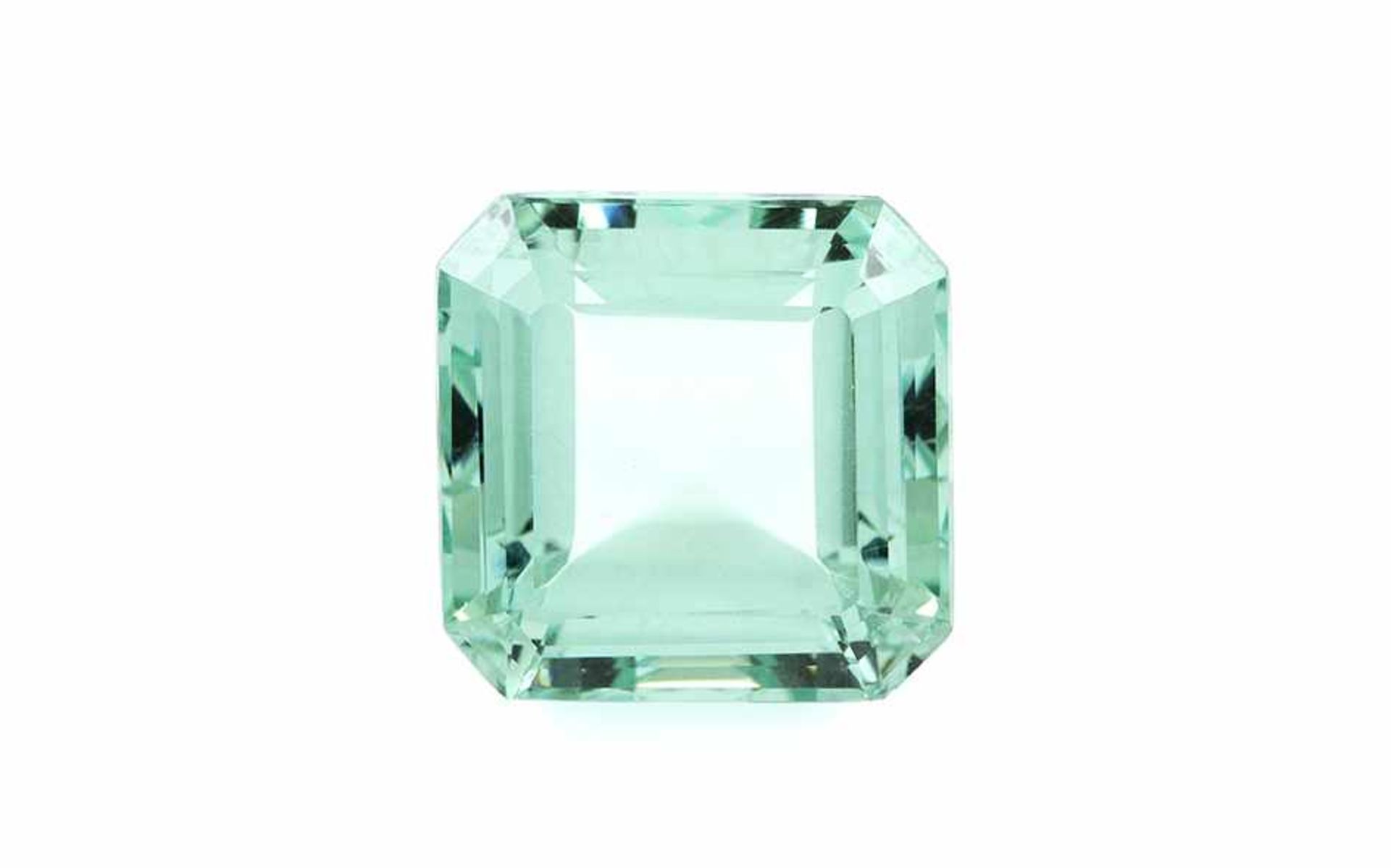 Prasiolith36,37 ct. Achteck, facettiert, 19,90 x 19,90 h 12,40 mm, Farbe seegrün Schätzwert 1850€