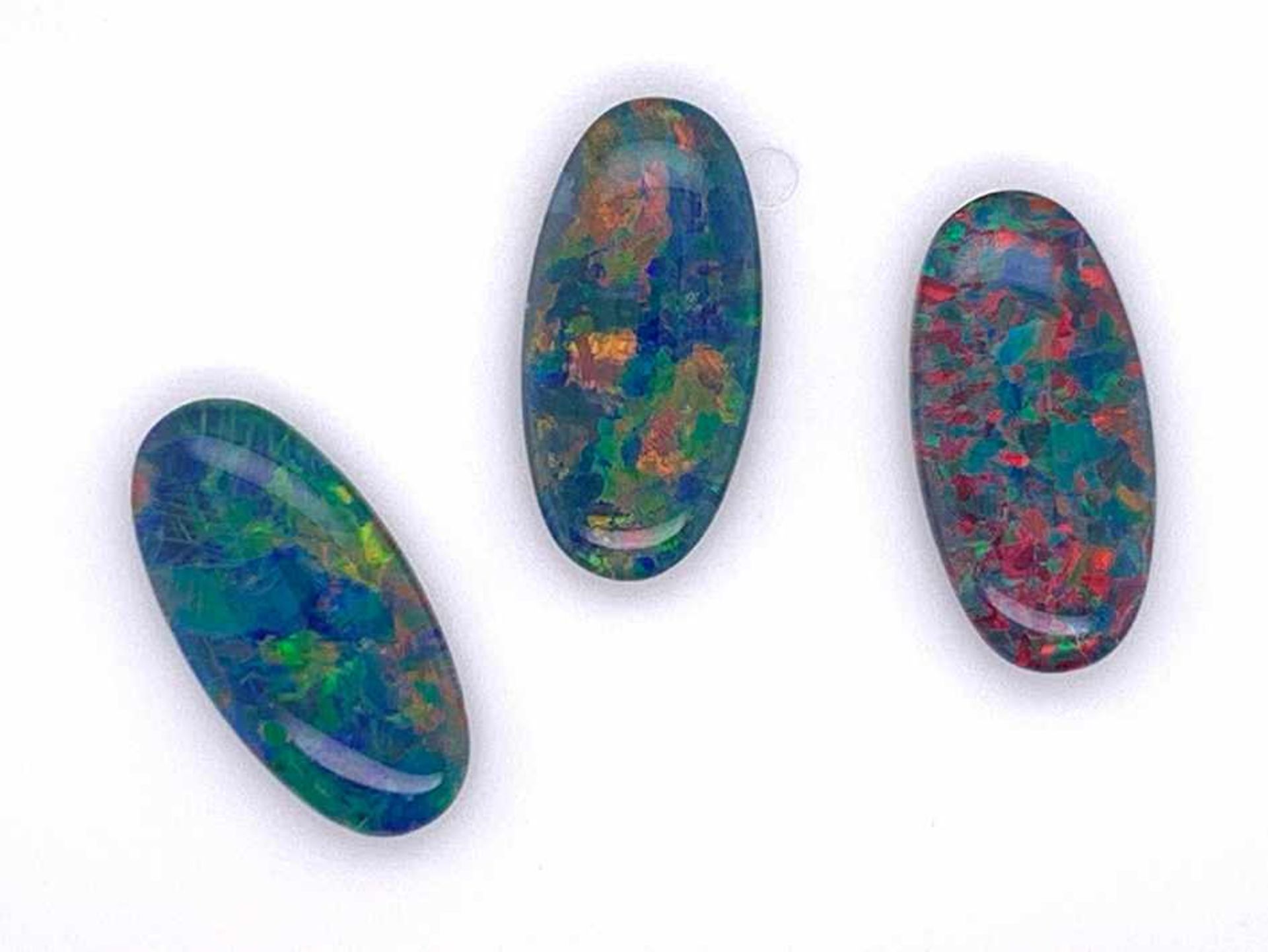 Lot. Opale 8,94 ct. 3 Stück tripletten, Längen ca. 16,12 mm, unterschiedliche Breiten: 7,94 & 7,97 &