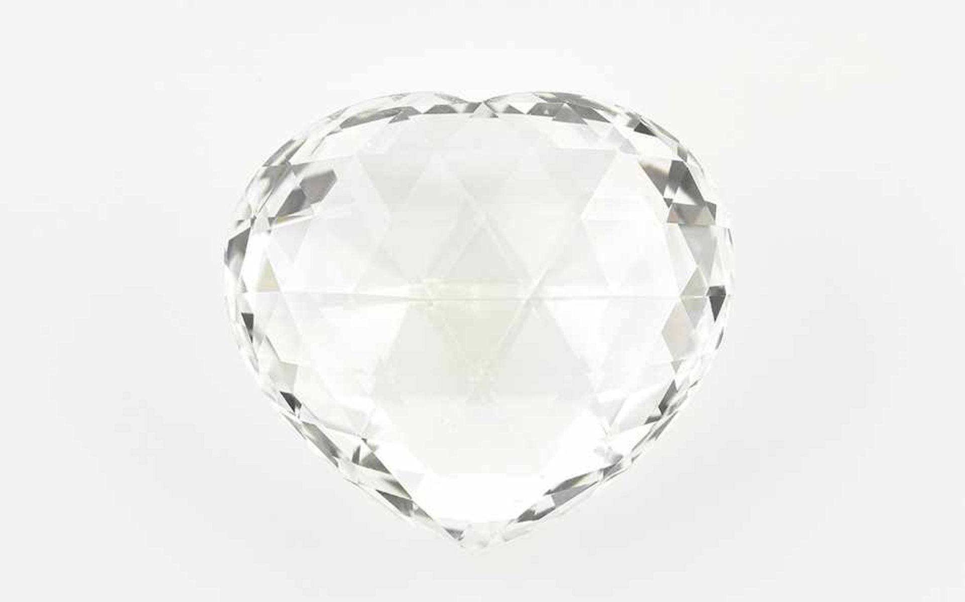 Bergkristall81,83 ct. Herz, facettiert, 27,80 x 31,02 h 15,30 mm Schätzwert 1000 €