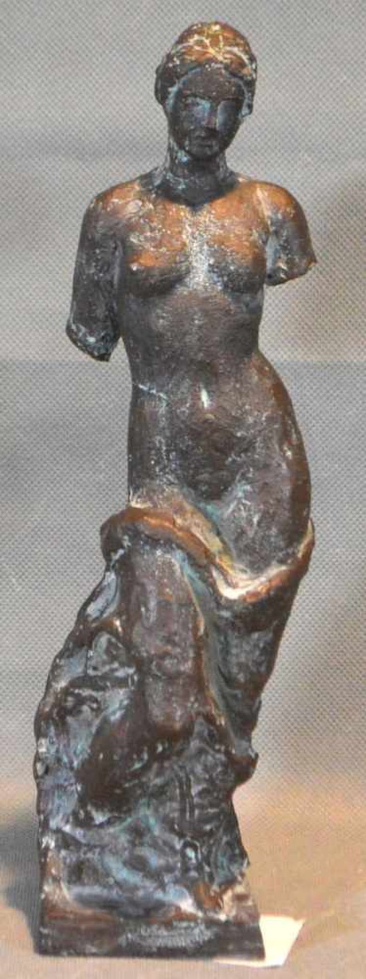 Büste einer FrauMasse, H 26 cmSkulptur einer FrauMasse, H 26 cm