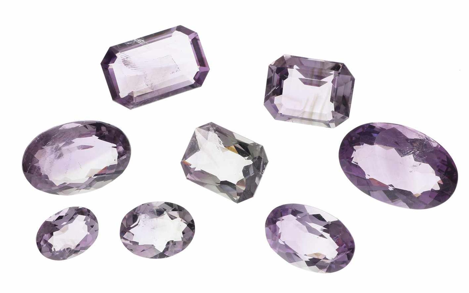 Lot. Amethyst81,74 ct. Länge 12-22,50 mm, Breite 8,90-14,90 mm, Höhe 6-8,90 mm