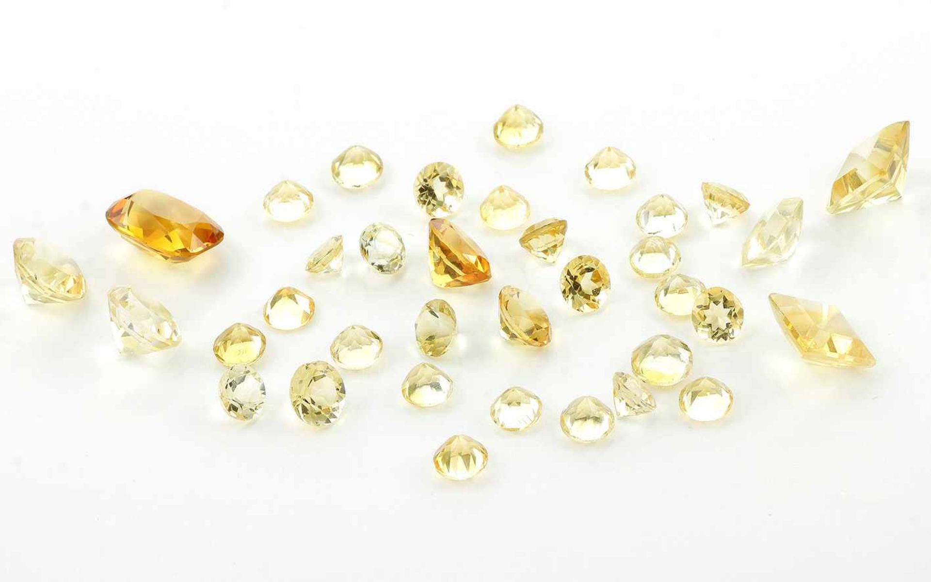 Lot. Citrin52,06 ct. Länge 6,07-14,19 mm, Breite 6,07-10,15 mm, Höhe 4,38-6,06 mm