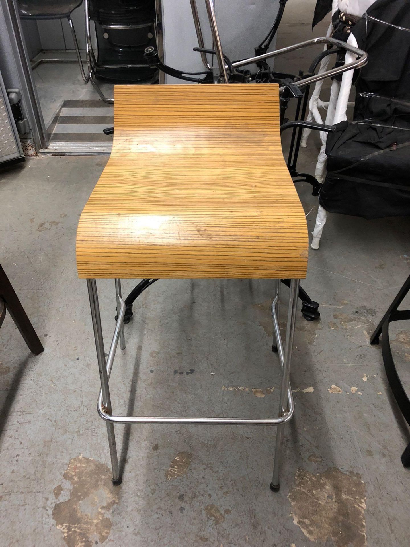 Low back bar stool