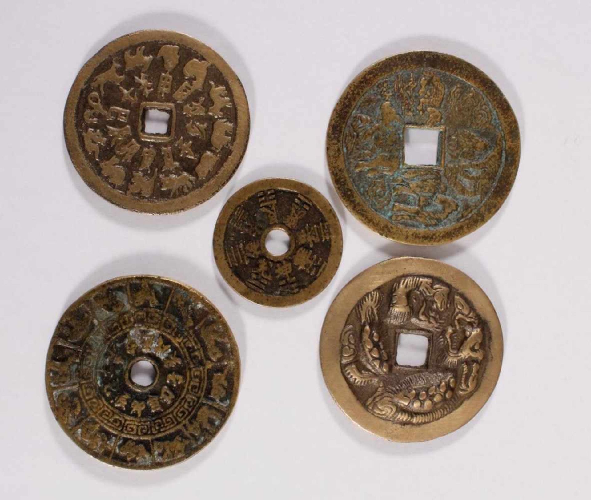 5 Käsch Münzen / asiatische Medaillen 19./20. Jahrhundert<b