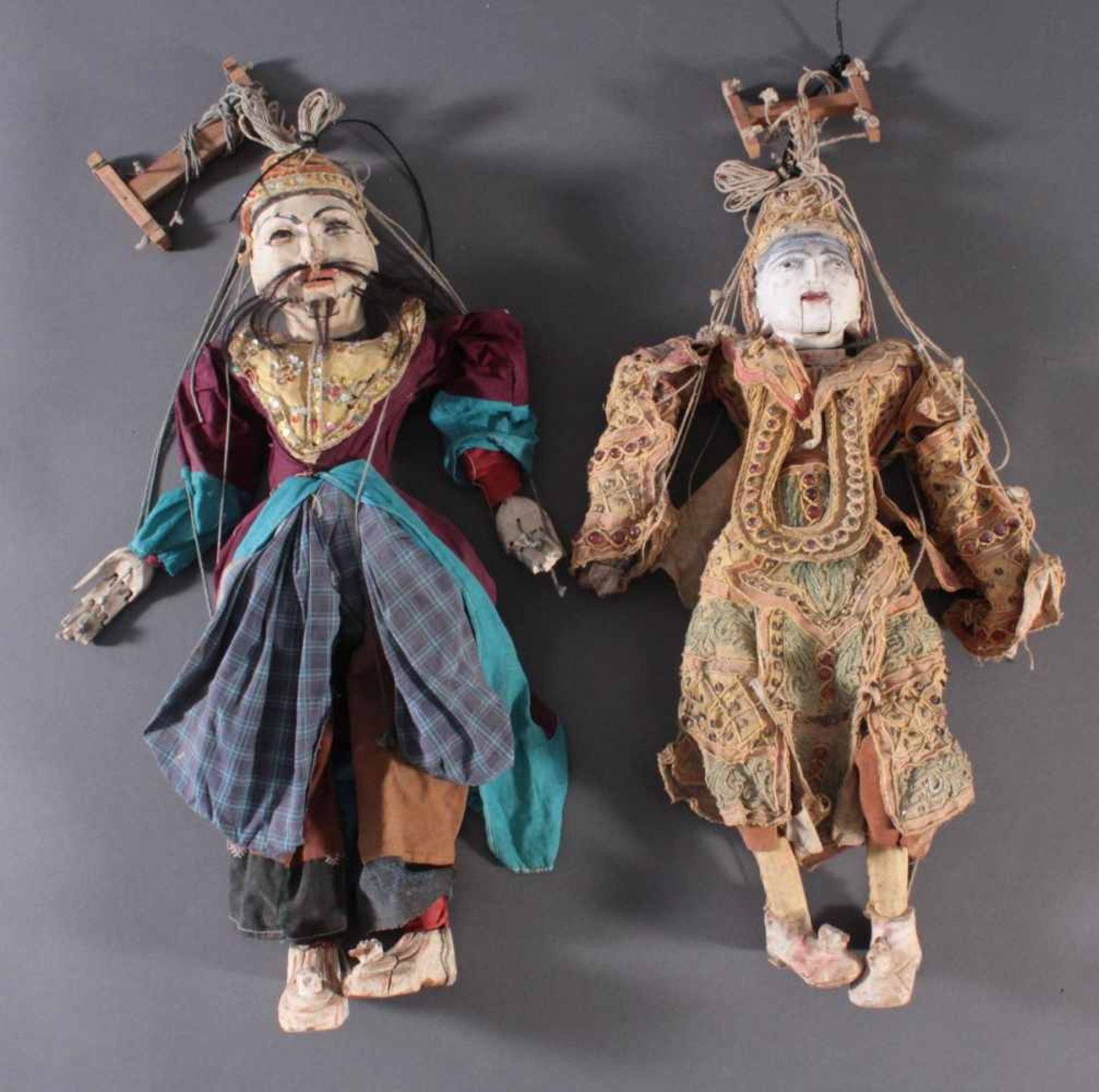Paar indonesische Marionetten aus der 1. Hälfte des 19. Jh.<