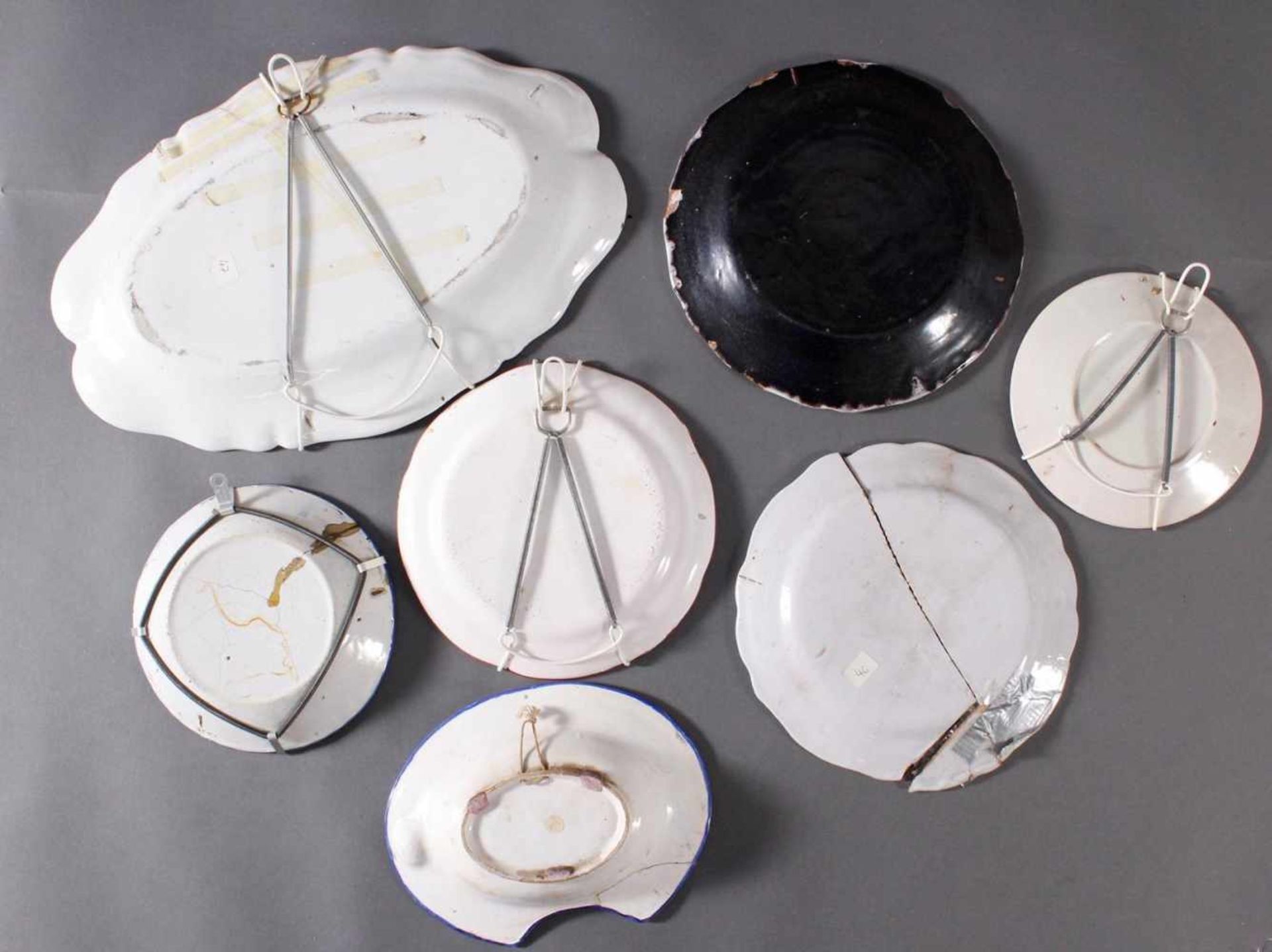 Konvolut Fayencen, Keramikteller und Platten aus dem 18. und 19. Jahrhundert - Bild 2 aus 2