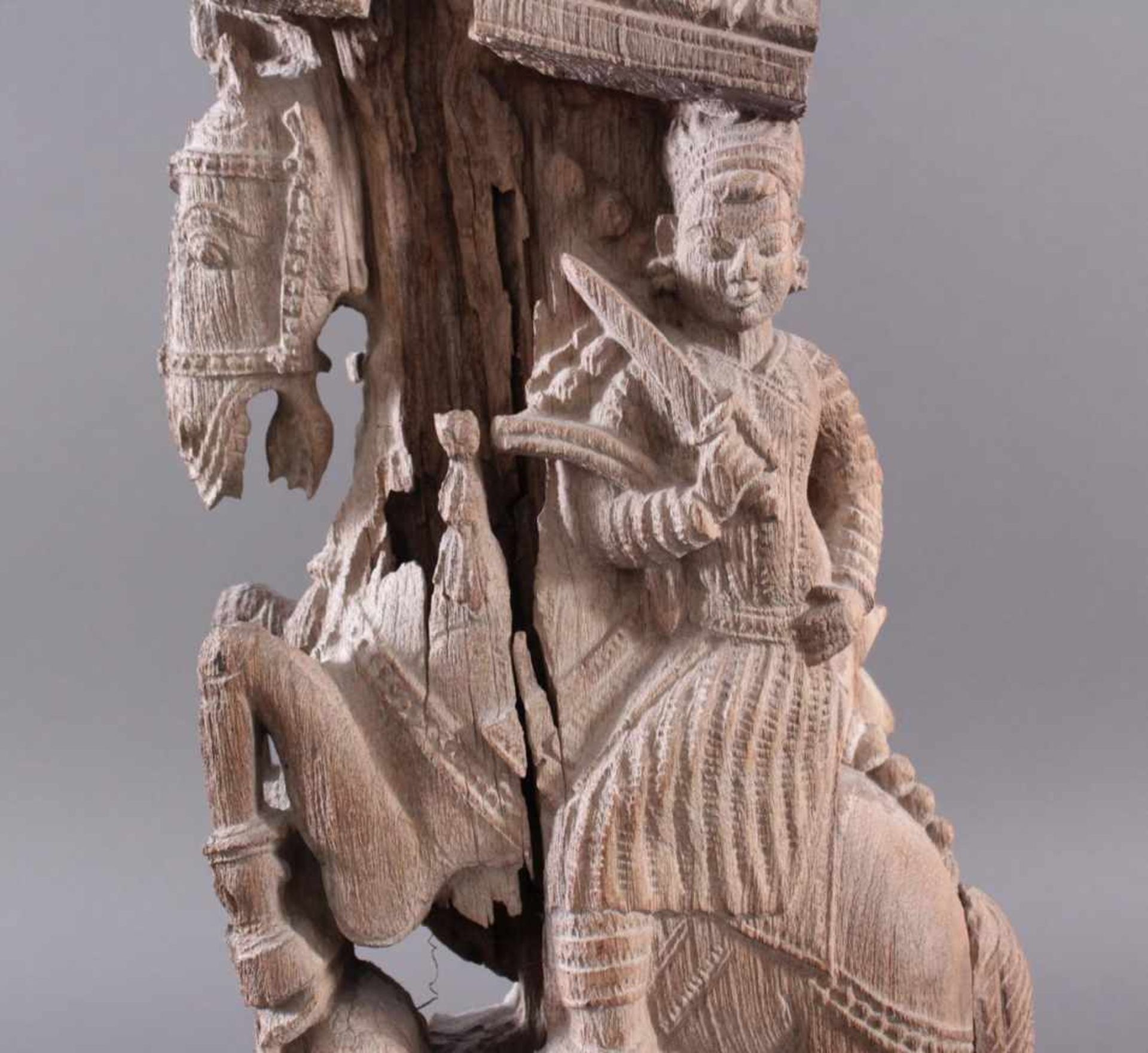Holzplastik eines Reiters auf einem Pferd, Indien wohl Orissa 15./16. Jh. - Image 9 of 13