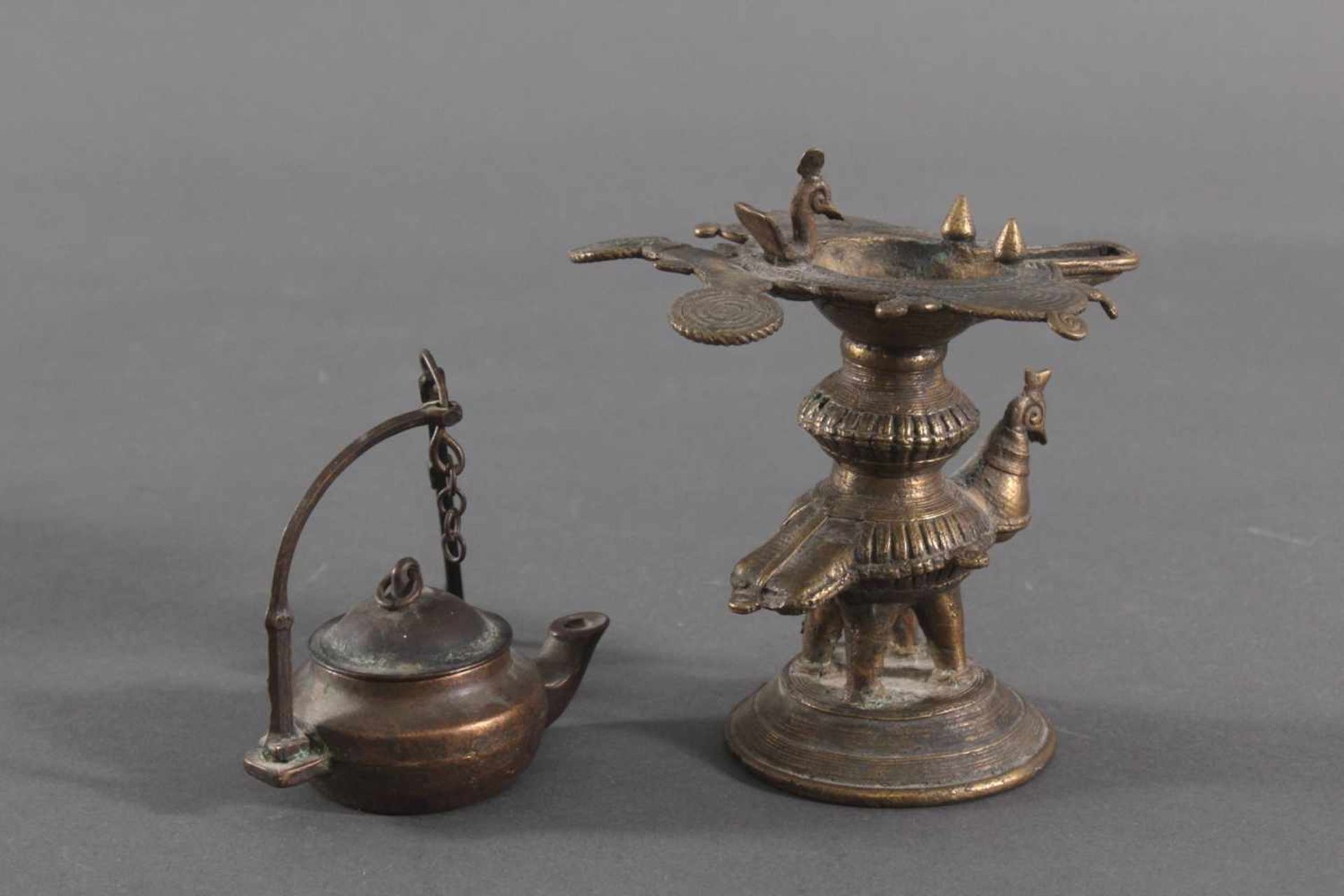 Bronze-Öllampen, Indien< - Image 2 of 5