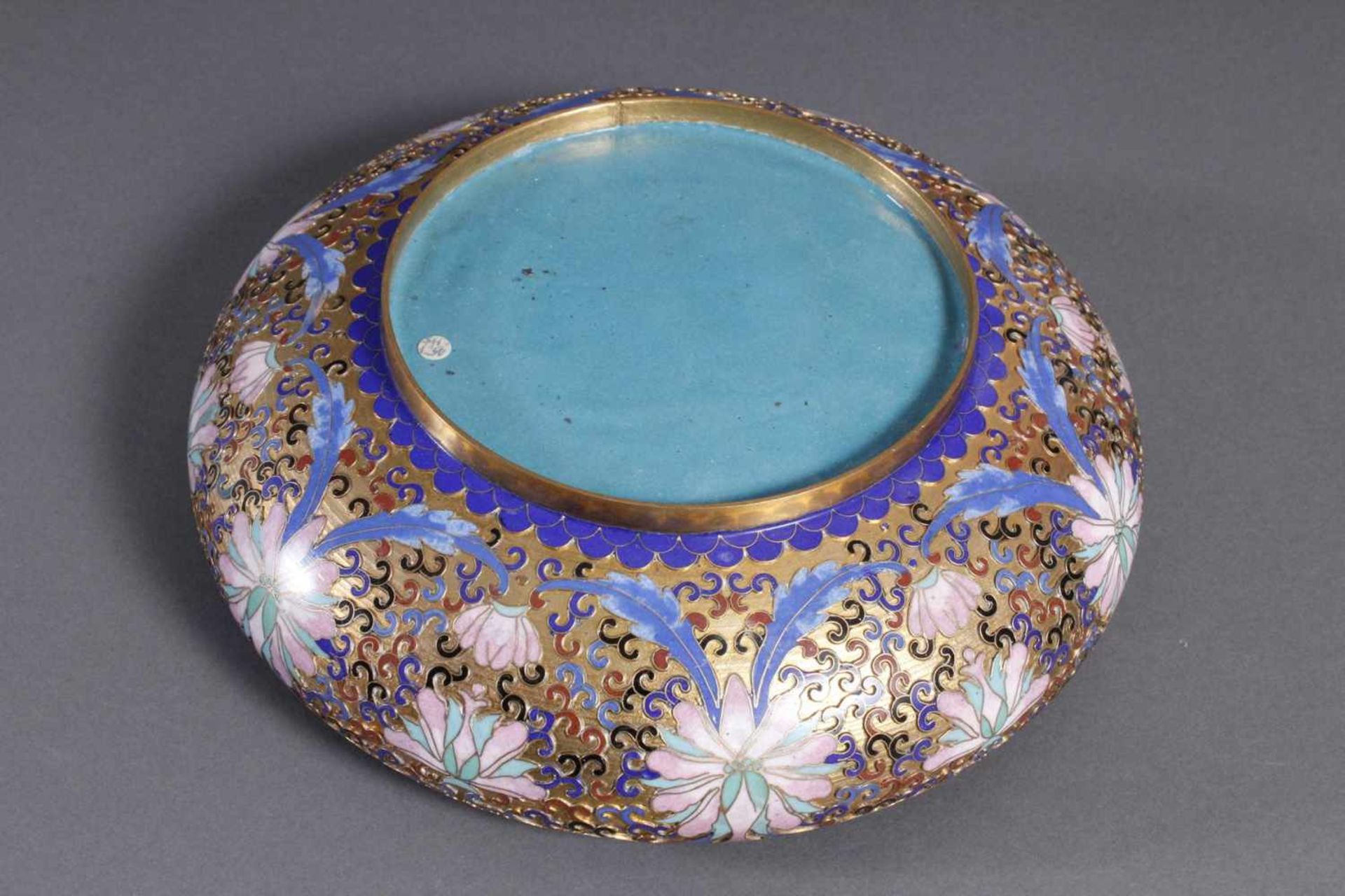 Cloisonné Rundschale, China Mitte 20. Jahrhundert< - Image 4 of 5