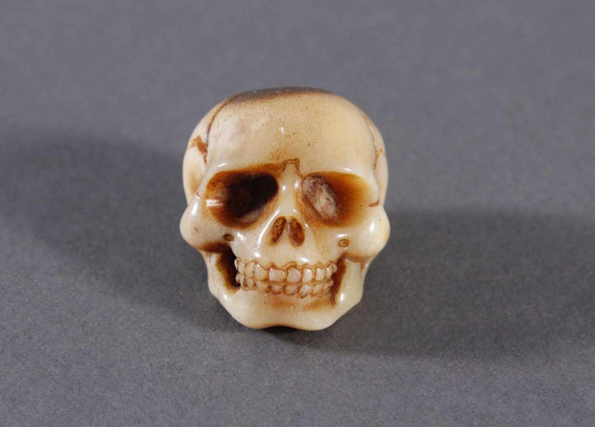 Memento Mori, Miniatur Totenschädel<