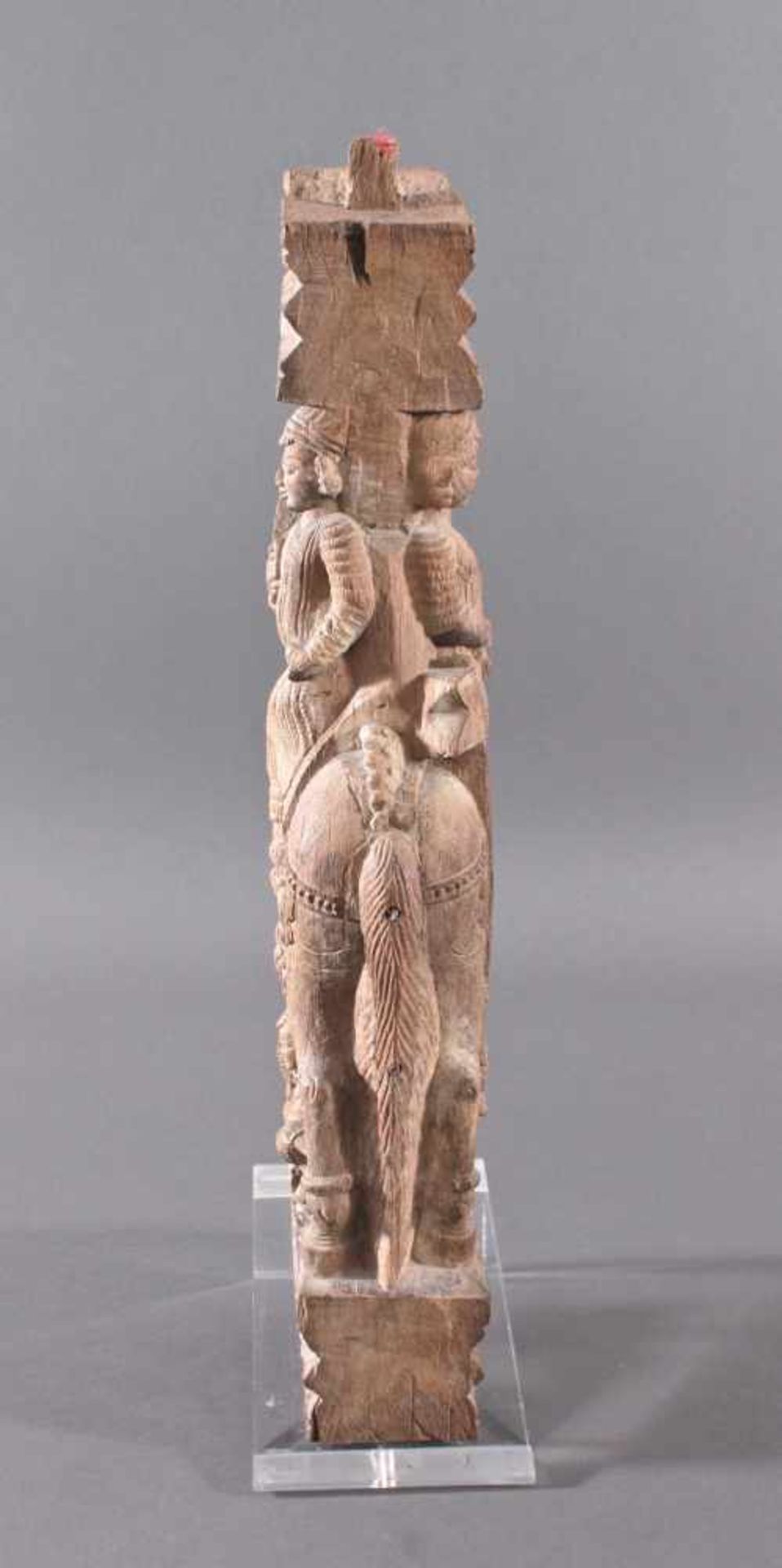 Holzplastik eines Reiters auf einem Pferd, Indien wohl Orissa 15./16. Jh. - Bild 4 aus 13