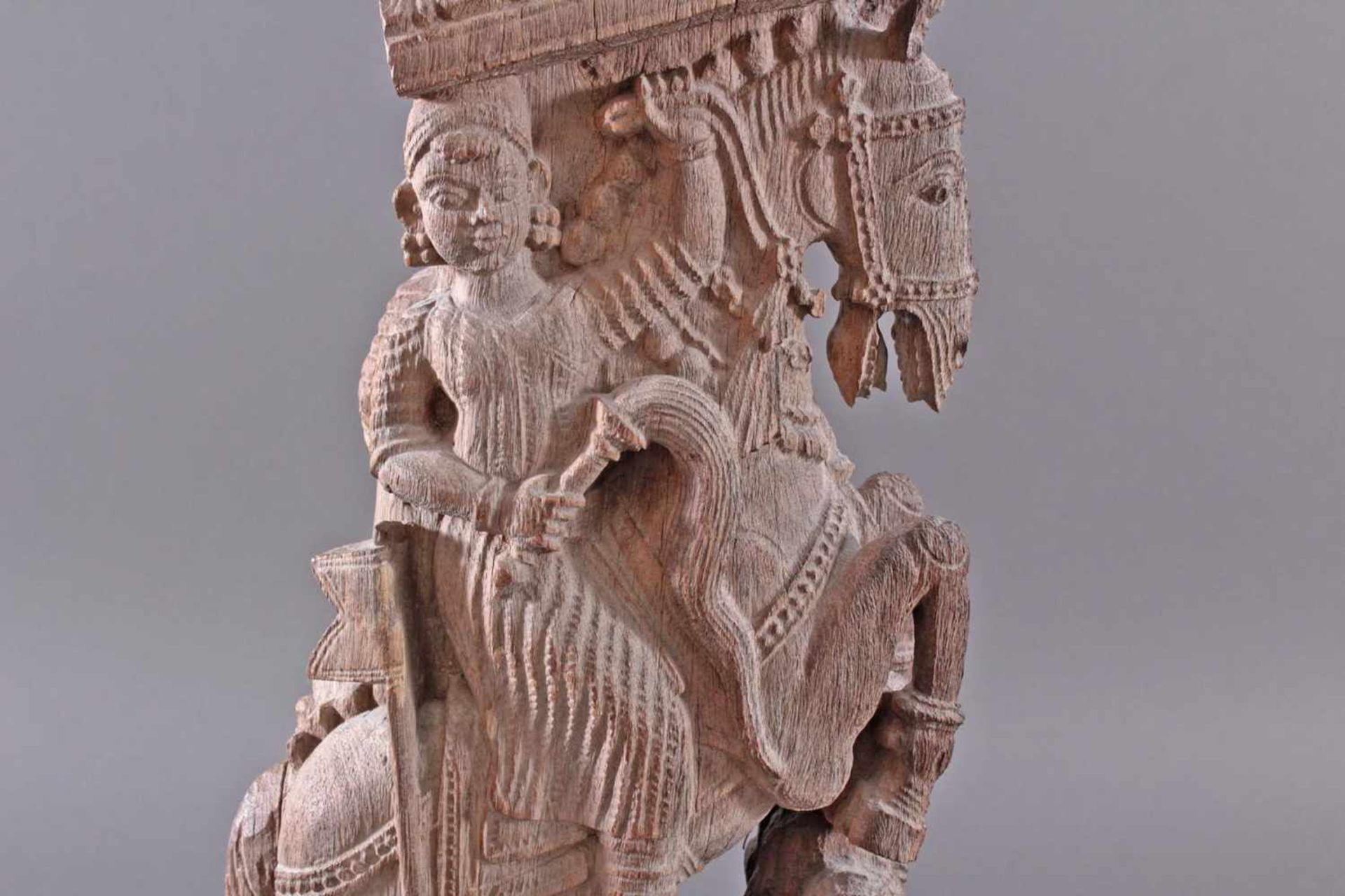 Holzplastik eines Reiters auf einem Pferd, Indien wohl Orissa 15./16. Jh. - Image 5 of 13