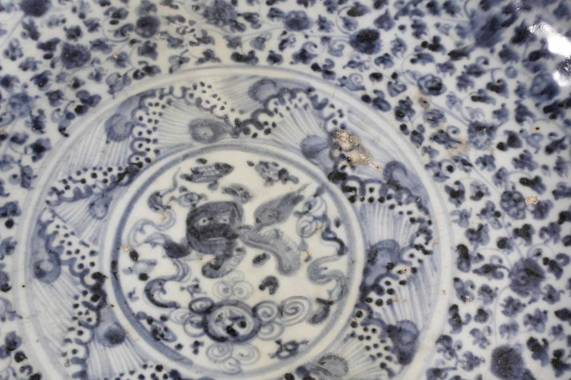 Porzellan-Rundplatte, Ming / Quing Dynastie - Bild 4 aus 5