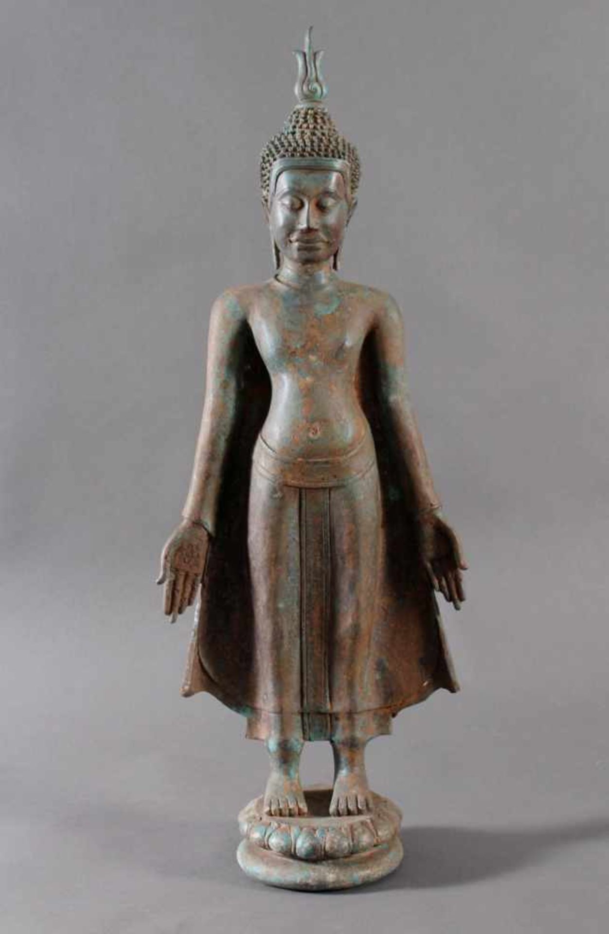 Stehender Bronze Buddha, Thailand, Angkor-Stil wohl 20. Jahrhundert