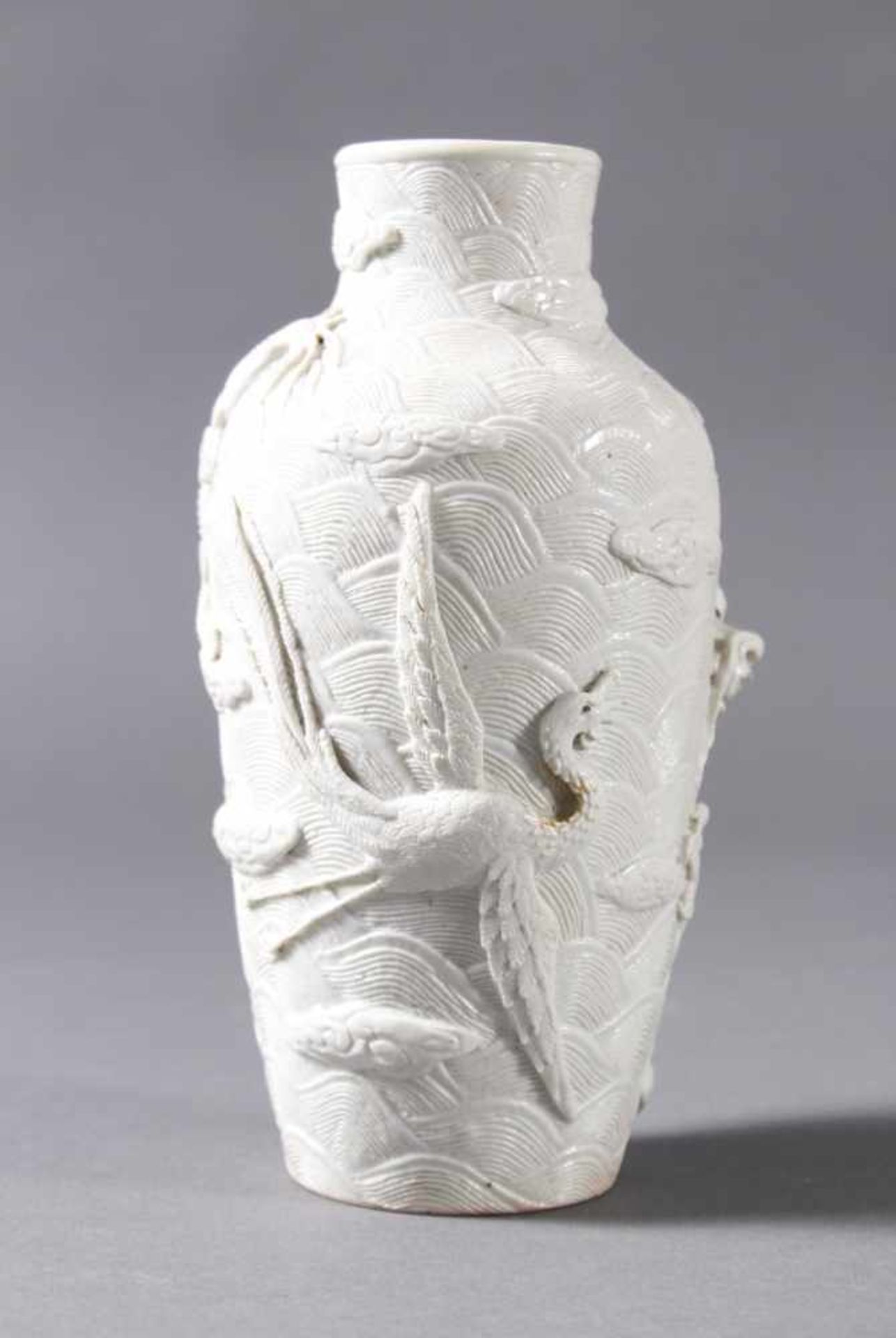 Biskuitporzellan Vase, China, Quing-Dynastie 18. / 19. Jahrhundert - Bild 3 aus 6