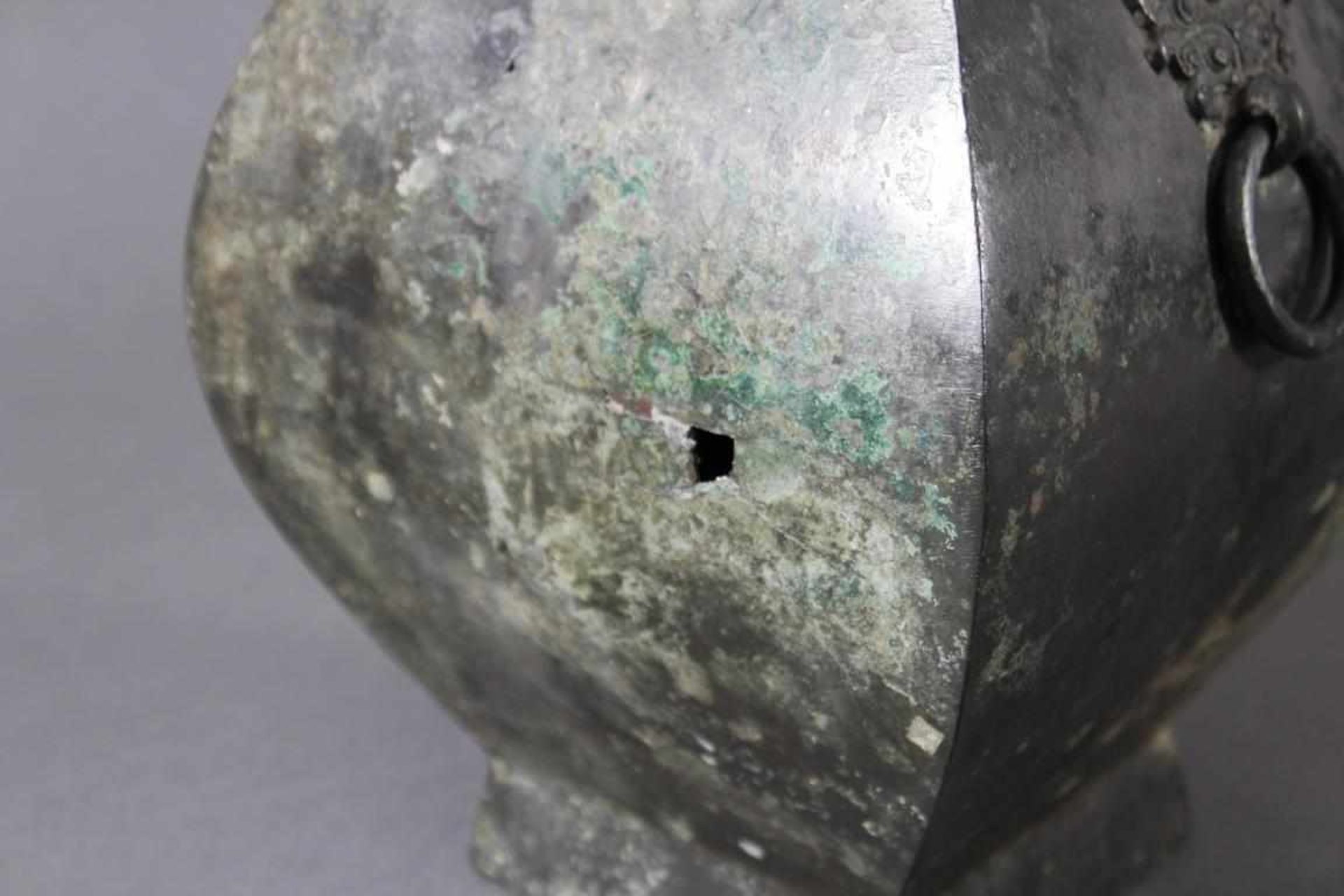 Bronze-Opferweinaufbewahrungsgefäß, "Fang-Hu", China, ca. 3 Jahrhundert v. Chr. - Image 3 of 3
