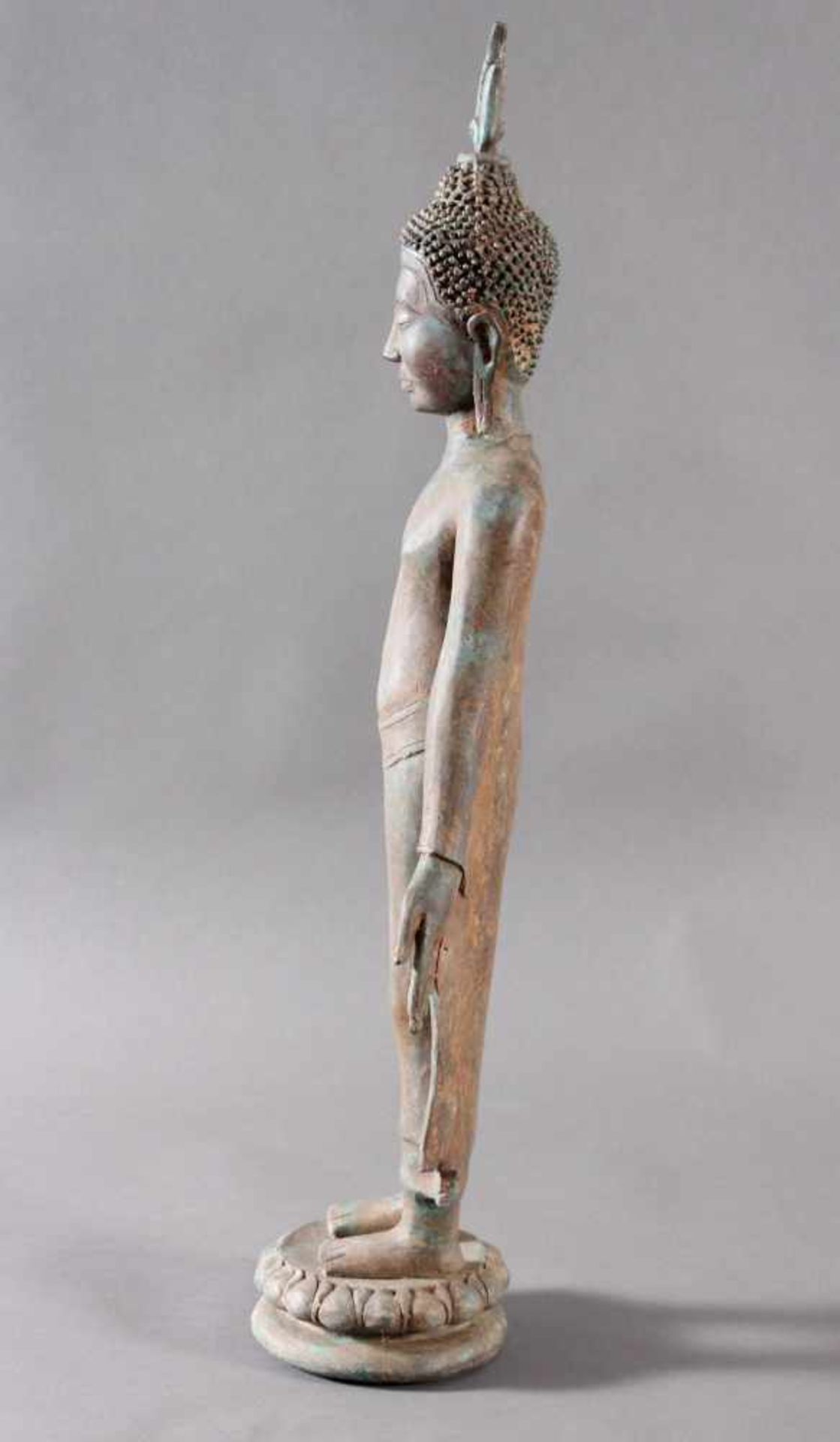 Stehender Bronze Buddha, Thailand, Angkor-Stil wohl 20. Jahrhundert - Image 4 of 7