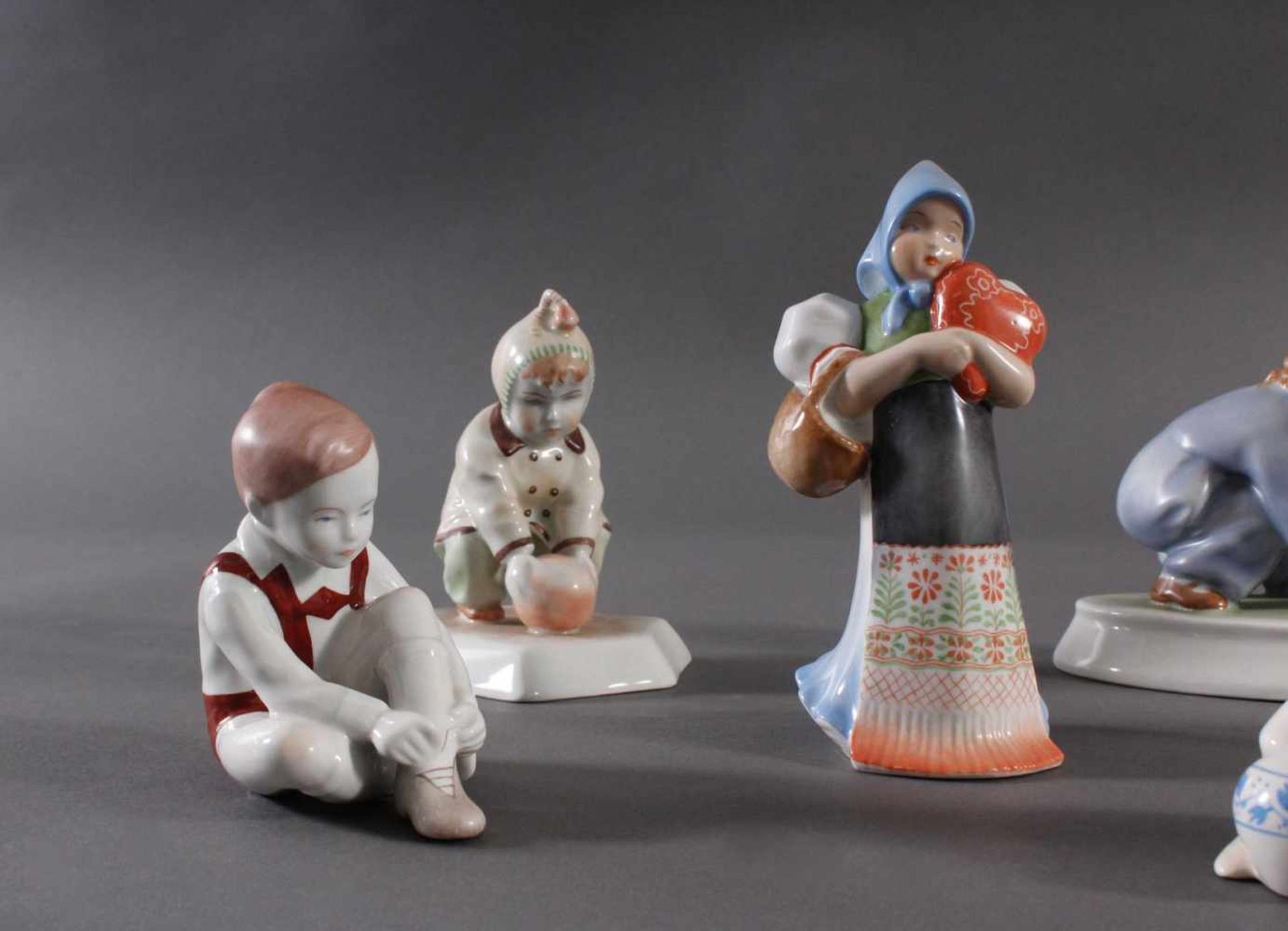 Sechs Porzellan Kinderfiguren, Ungarn - Bild 2 aus 5