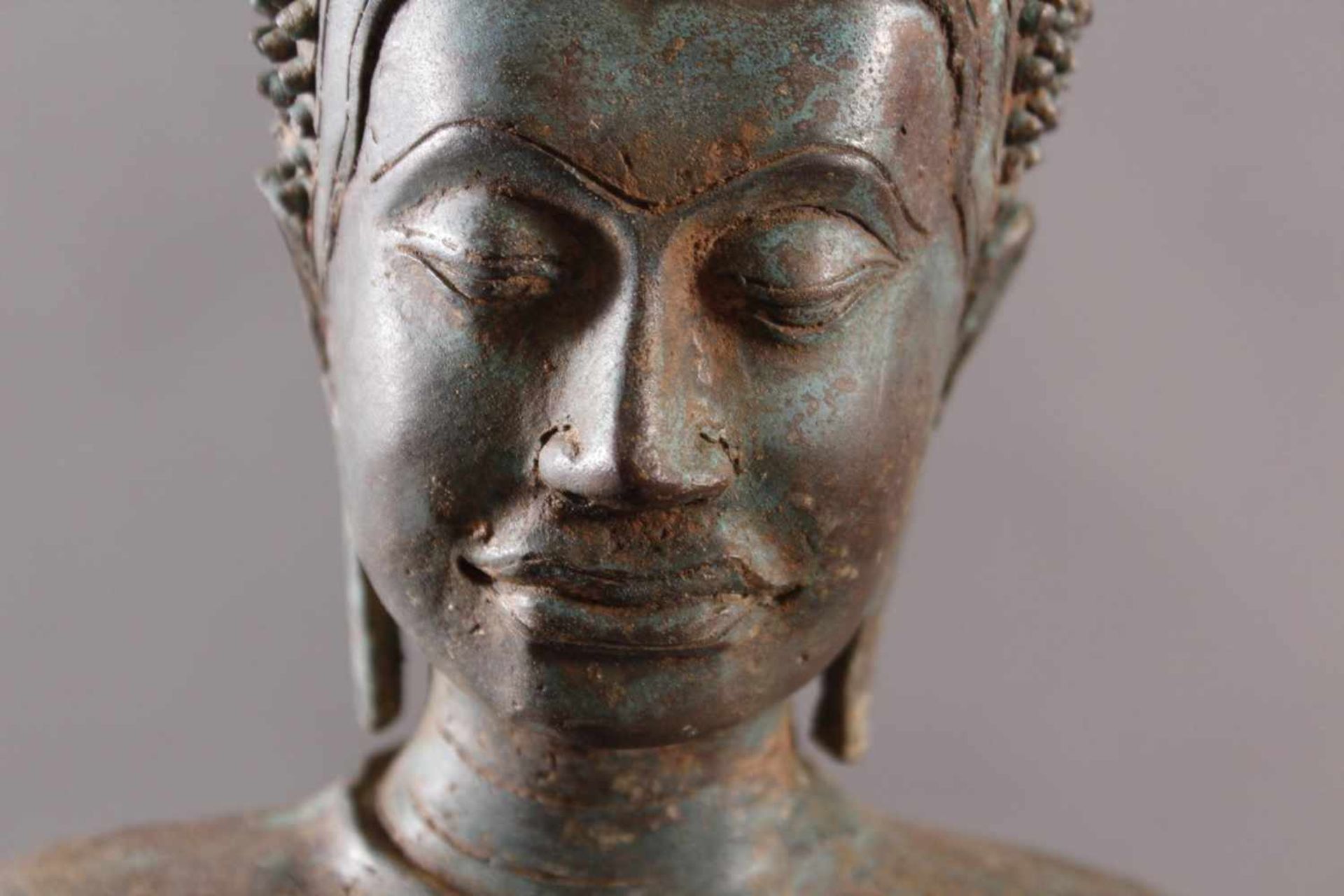 Stehender Bronze Buddha, Thailand, Angkor-Stil wohl 20. Jahrhundert - Bild 5 aus 7