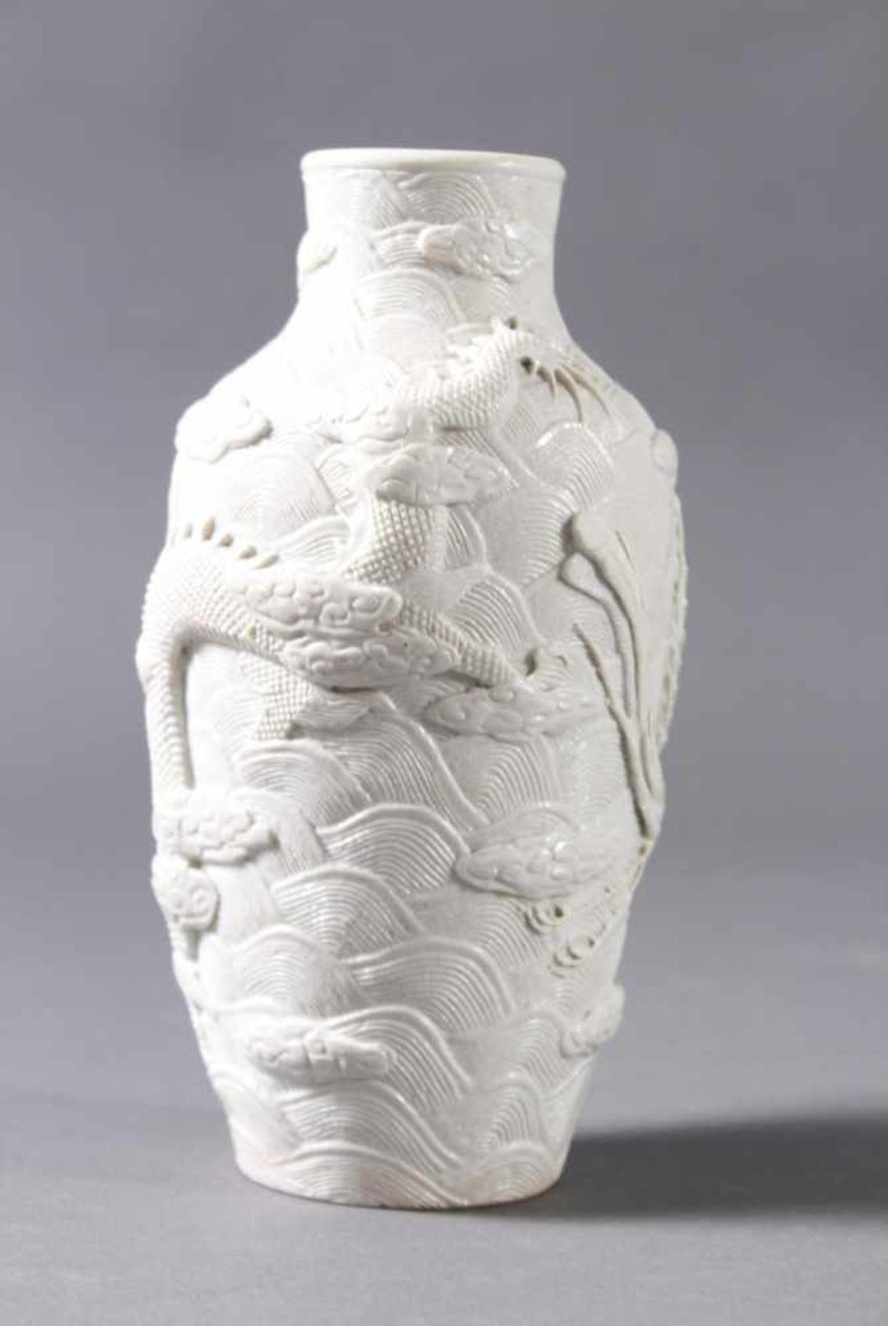 Biskuitporzellan Vase, China, Quing-Dynastie 18. / 19. Jahrhundert - Bild 2 aus 6