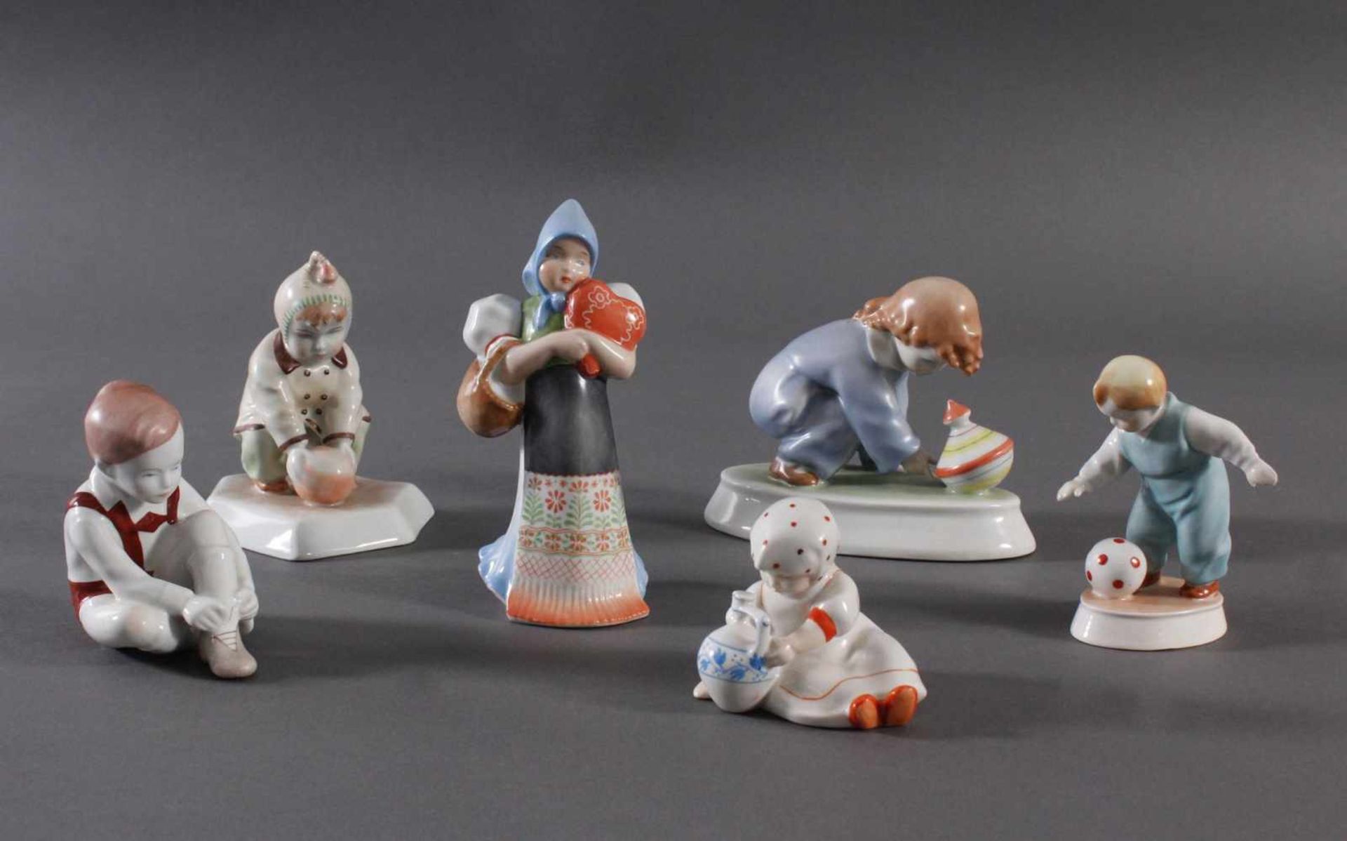 Sechs Porzellan Kinderfiguren, Ungarn