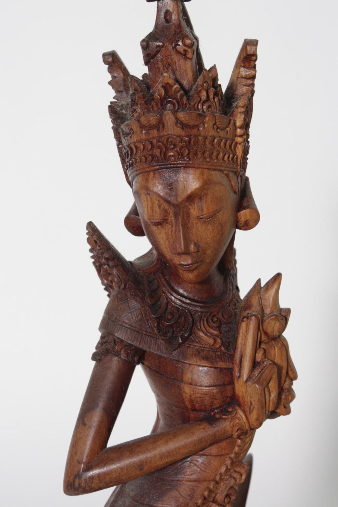 Holzskulptur, "Dewi Sri, die Reisgöttin", Indonesien, 2. Hälfte 20. Jahrhundert - Bild 5 aus 5