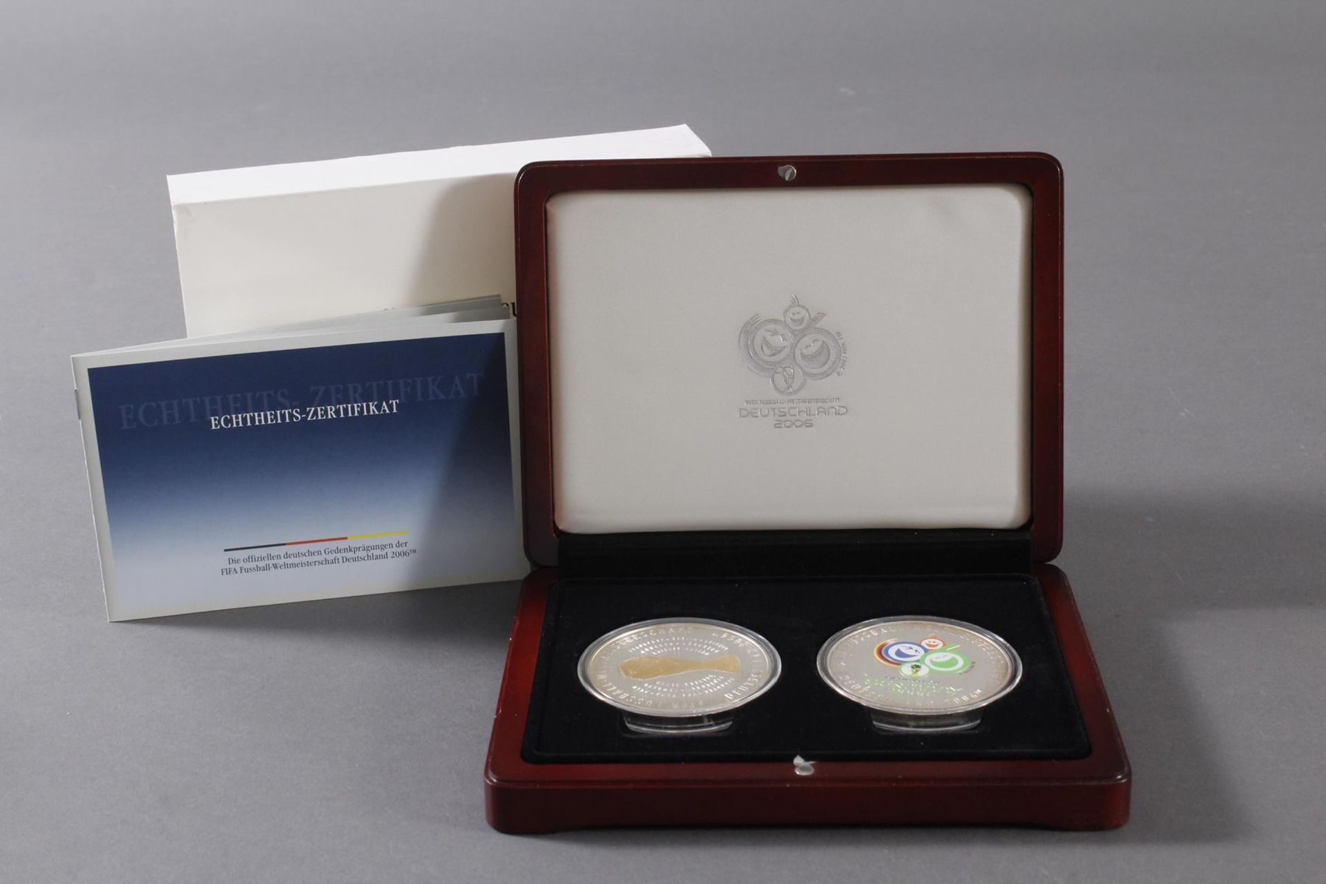 Die offiziellen Silber-Gedenkmünzen der Fifa Fußball-Weltmeisterschaft Deutschland 2006