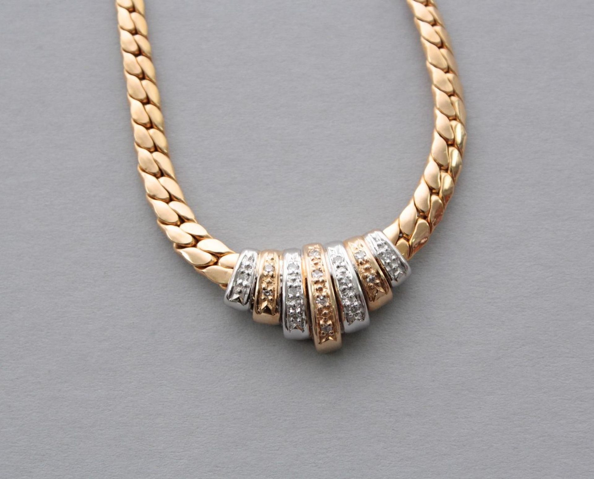 Collier mit Diamanten aus 14 Karat Gelb- und Weißgold - Bild 2 aus 3