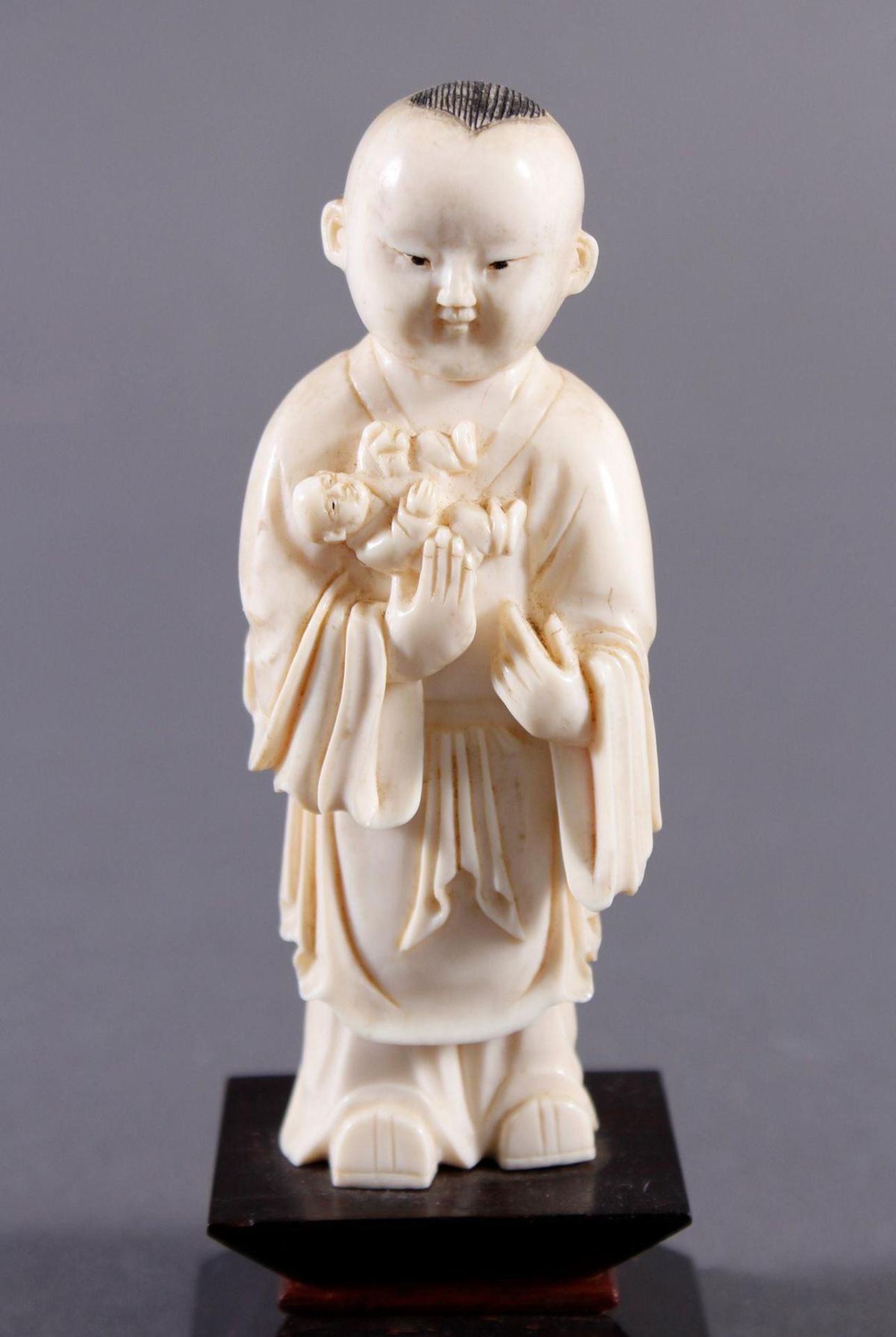 Elfenbein-Figur, Buddha als Kind, China, Anfang 20. Jahhundert - Bild 2 aus 4