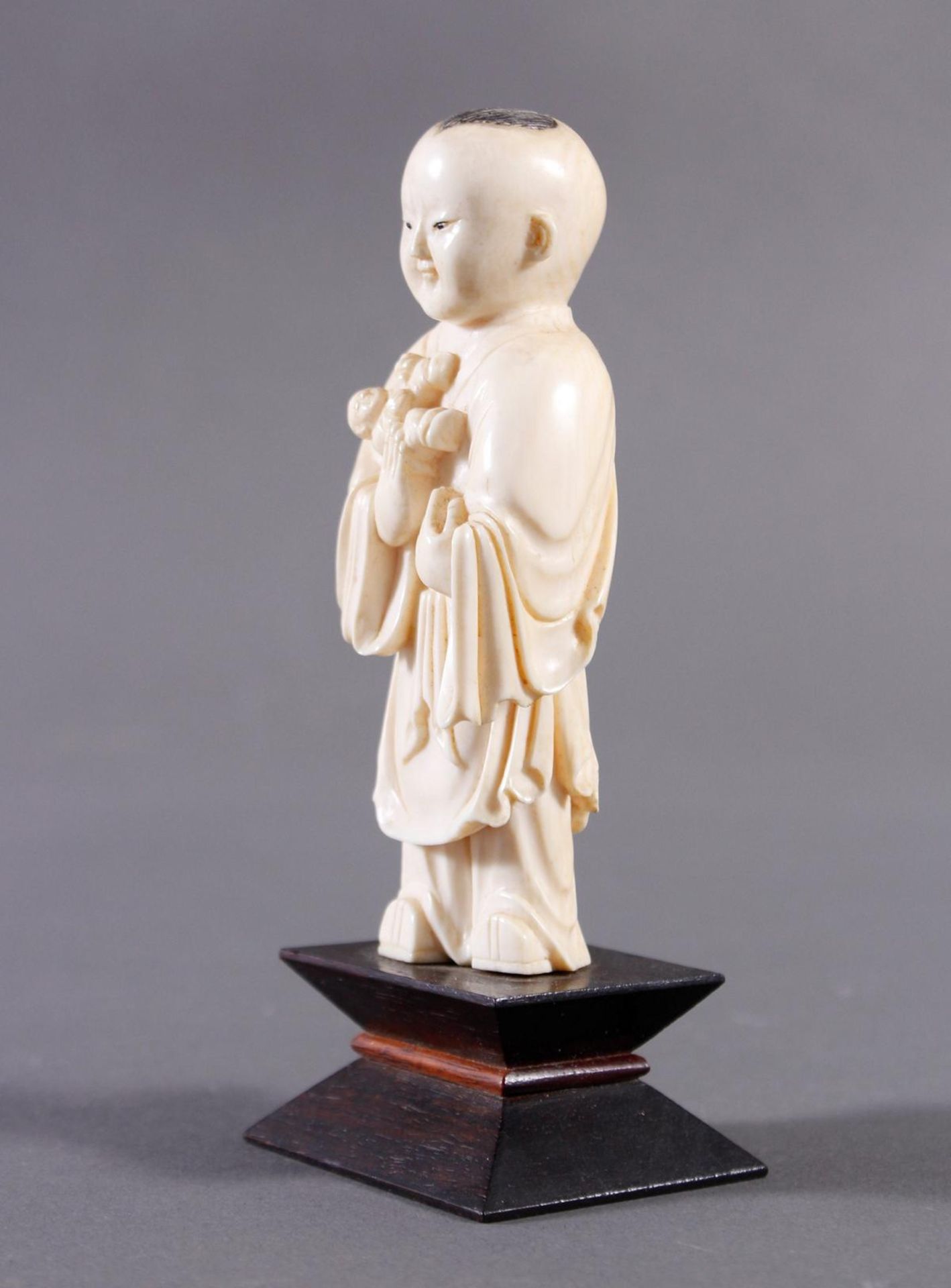 Elfenbein-Figur, Buddha als Kind, China, Anfang 20. Jahhundert - Bild 4 aus 4