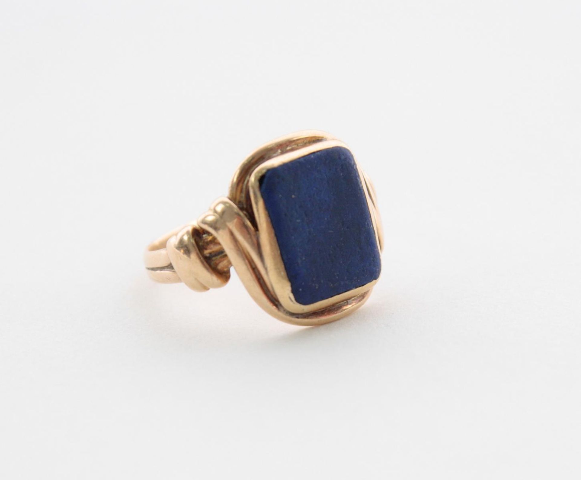 Herrenring mit Lapislazuli aus 14 kt. Gelbgold