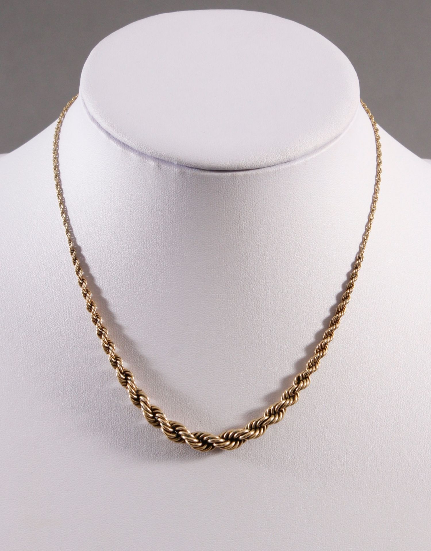 Collier aus 8 Karat Gelbgold