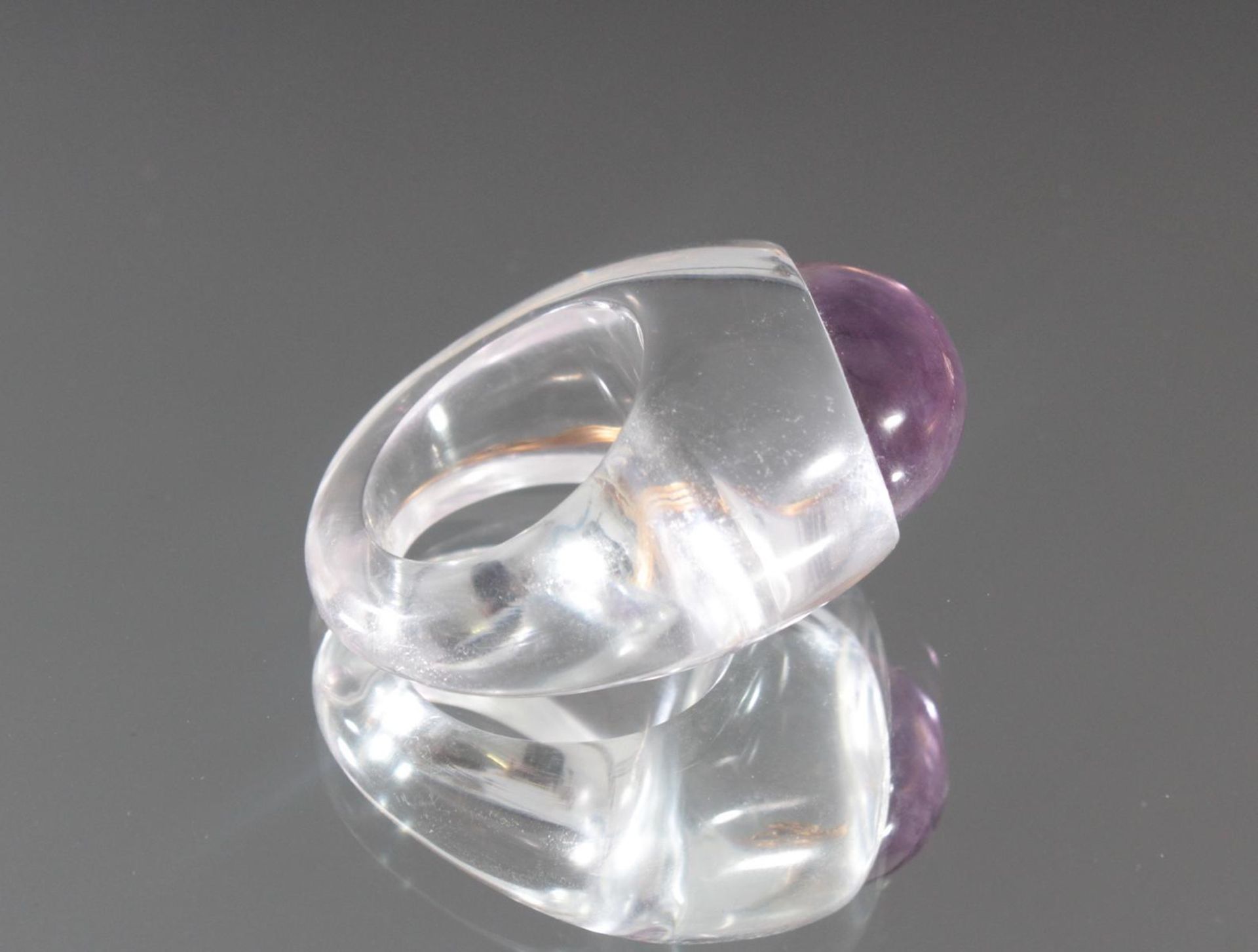 Damenring aus Acryl mit Amethyst-Cabochon - Image 3 of 4