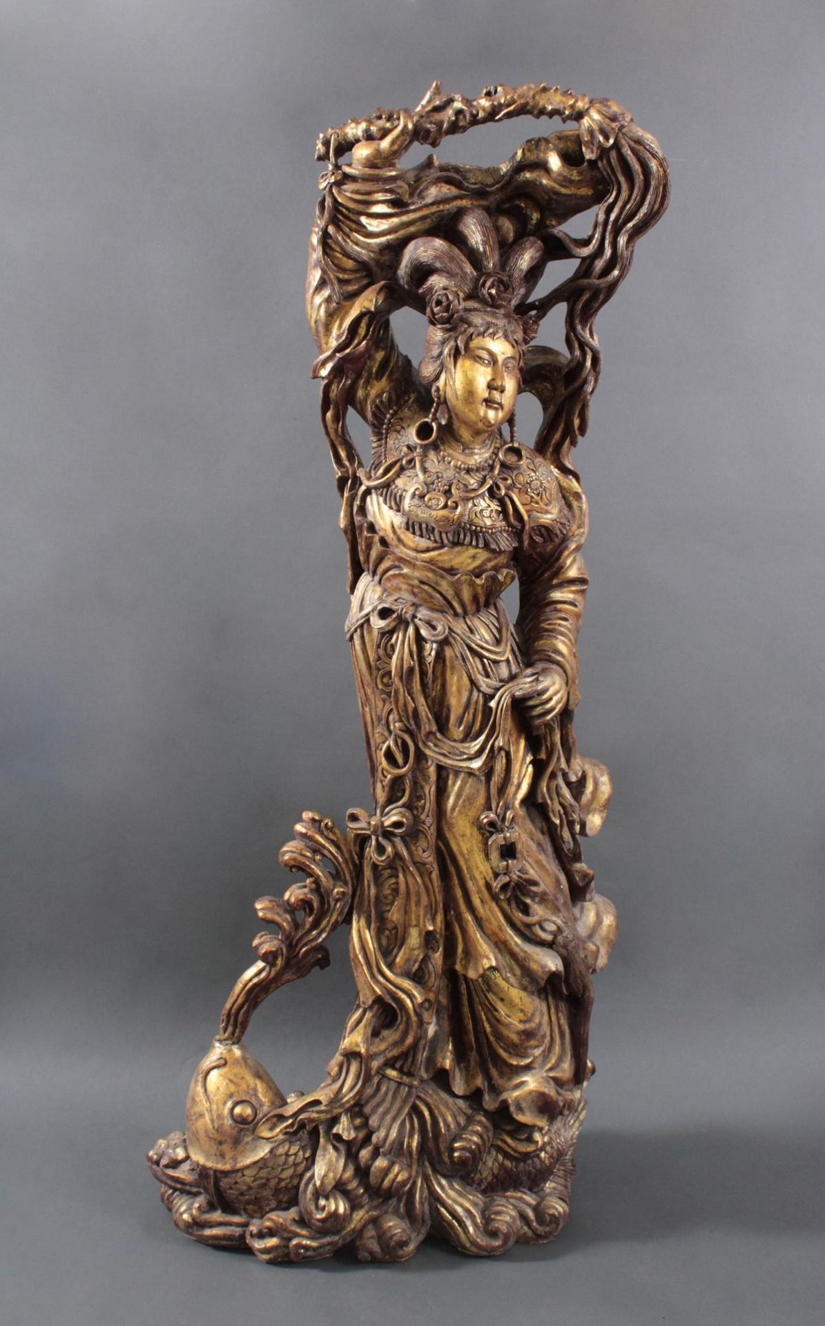 Prächtige chinesische Holzfigur. Guanyin um 1900