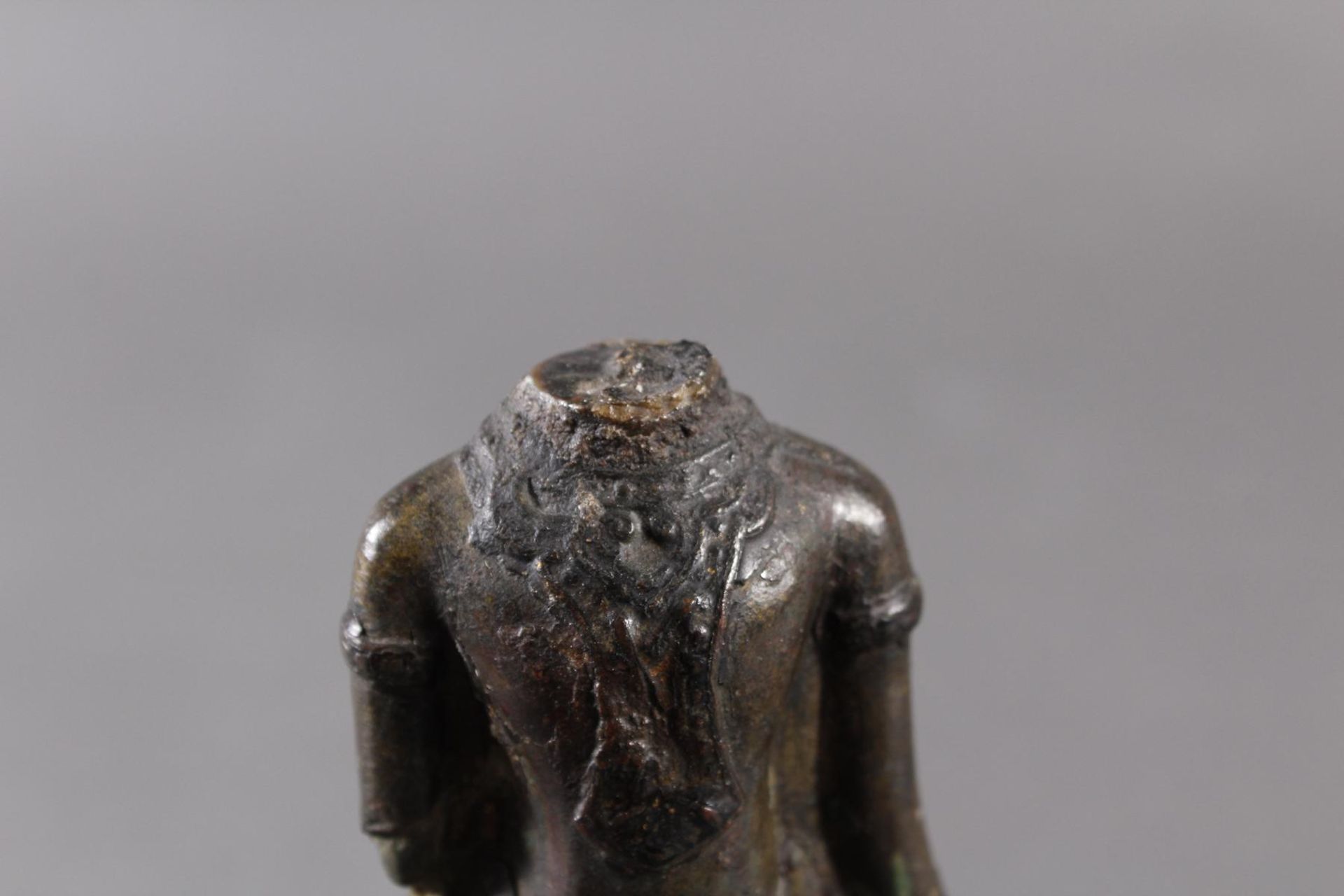 Bronze Buddha-Fragment, wohl Khmer, 13./14. Jahrhundert - Bild 9 aus 9