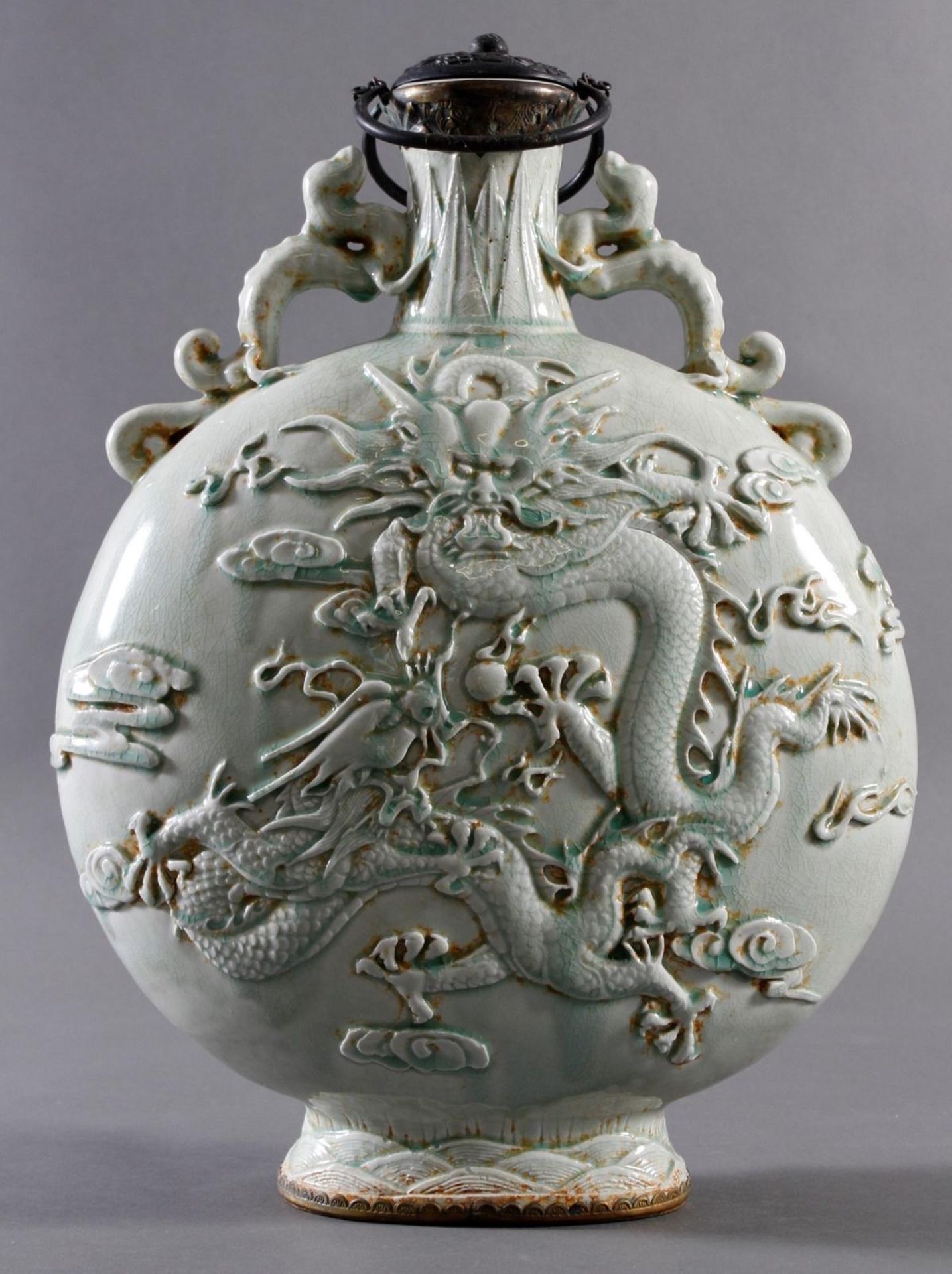 Große seladonfarbene Mondflasche, China, 1. Hälfte 20. Jahrhundert - Bild 6 aus 10