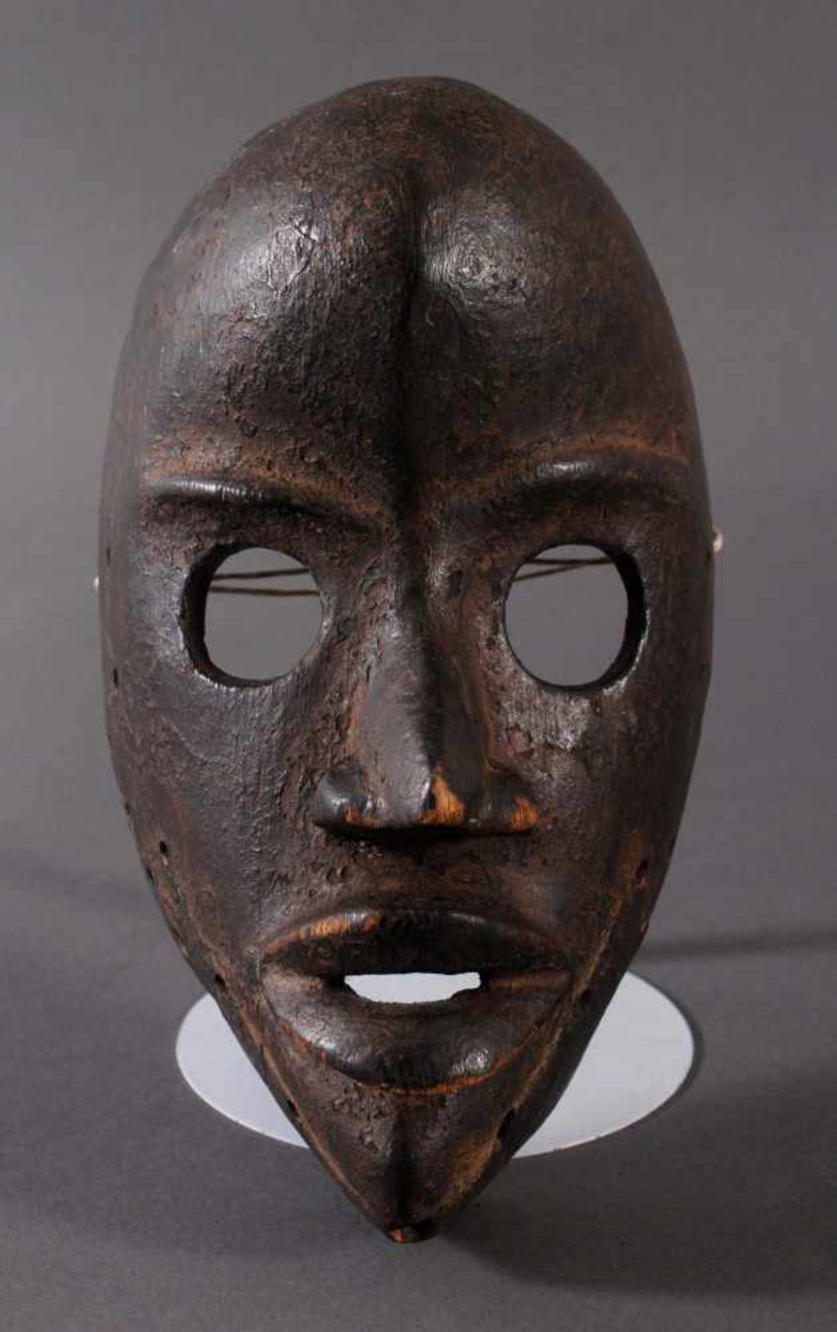 Antike Maske, Dan, Liberia. "Feuermelder", 1. Hälfte 20. Jh.Holz geschnitzt, dunkle Patina,