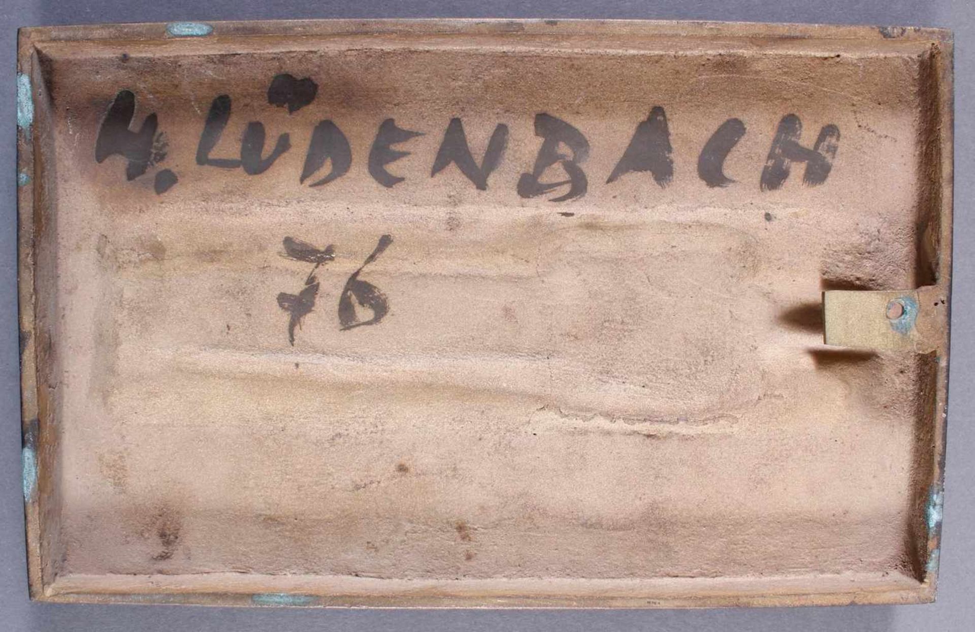 Heinz Lüdenbach (1913-1980)Messing Wandplakette. "Jesus im Grabe".Rückseitig signiert.Maße ca. 27 - Bild 2 aus 2