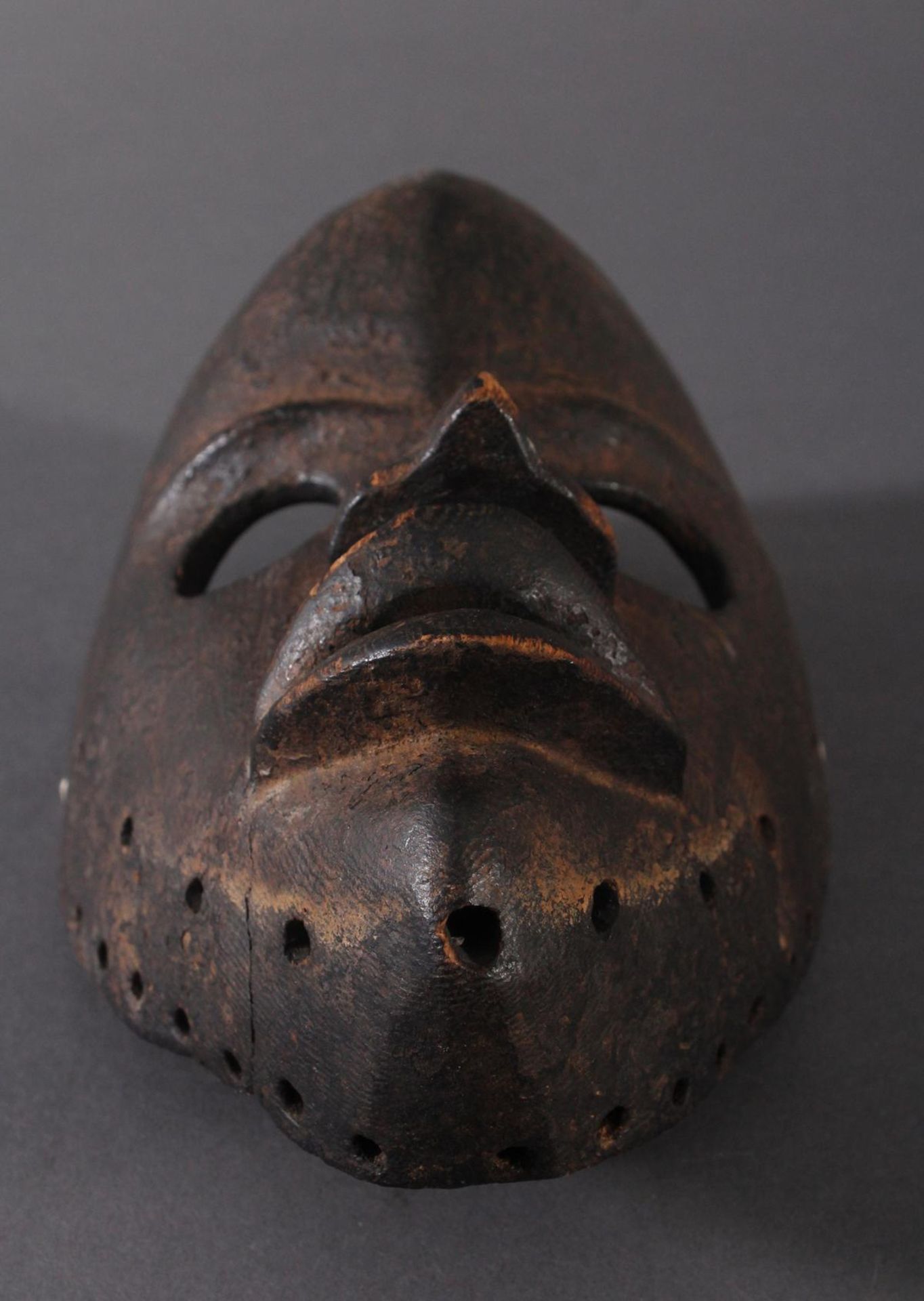 Antike Maske, Dan, Liberia. "Feuermelder", 1. Hälfte 20. Jh.Holz geschnitzt, dunkle Patina, - Bild 4 aus 6