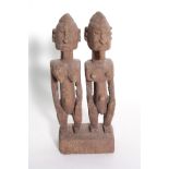 Doppelfigur, "Urpaar", Dogon, Mali, 1. Hälfte 20. Jh.Holz geschnitzt, braune Krustenpatina, auf