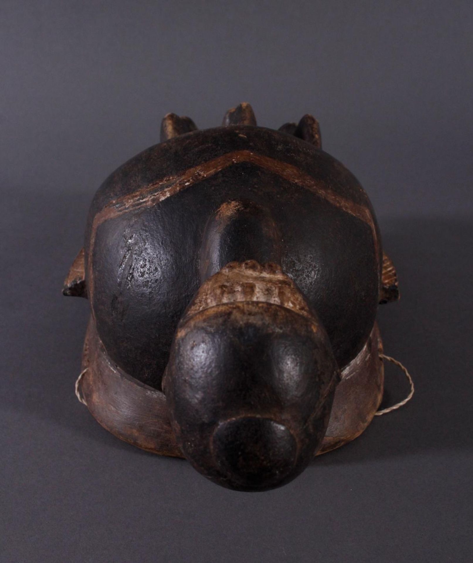 Antike Kpelie-Maske, Senufo 1. Hälfte 20. Jh.Holz geschnitzt, geschwärztes, leicht glänzendes, - Bild 4 aus 6